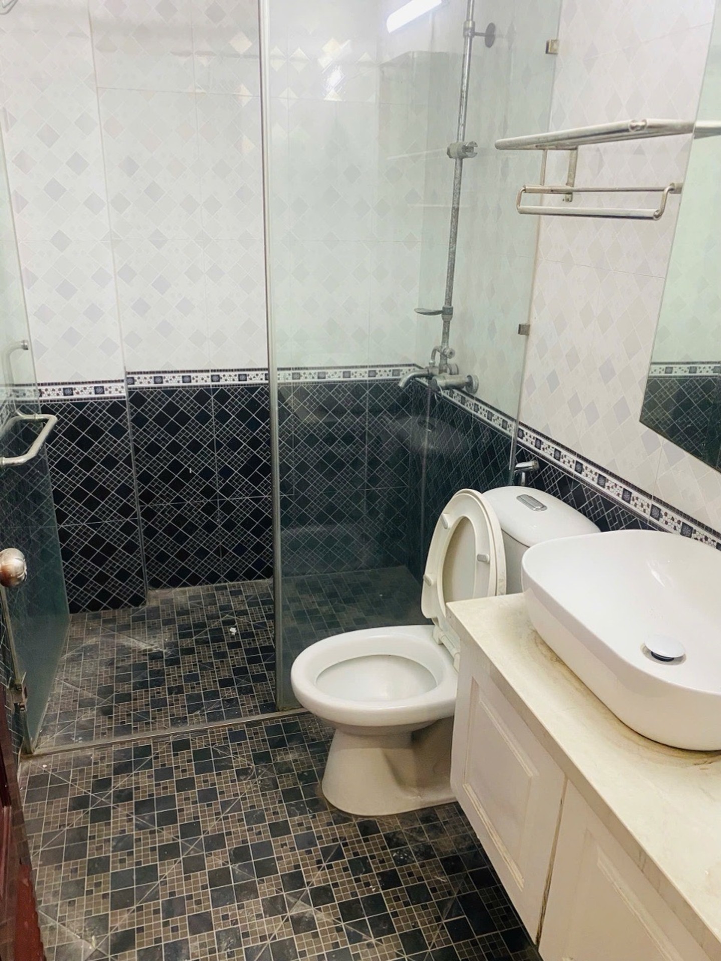 Bán nhà Định Công Thượng - diện tích 51m2 5 tầng - ô tô đỗ cổng - giá 13,9 tỷ