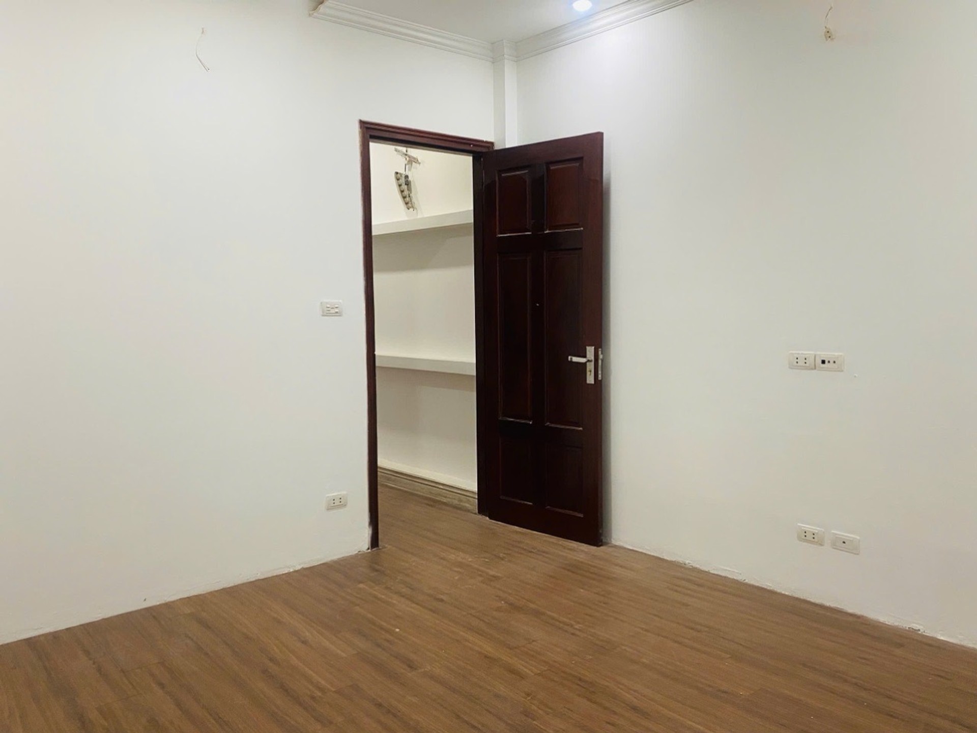 Bán nhà Định Công Thượng - diện tích 51m2 5 tầng - ô tô đỗ cổng - giá 13,9 tỷ