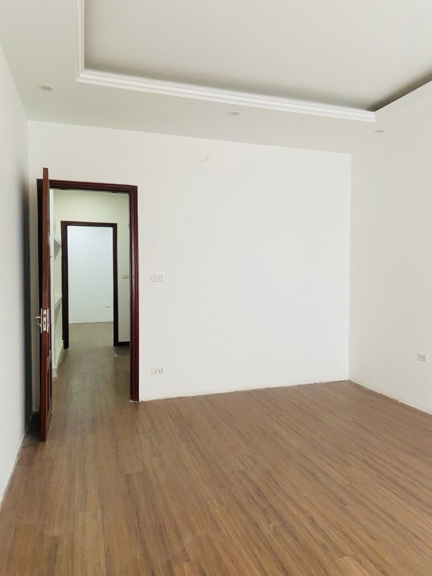 Bán nhà Định Công Thượng - diện tích 51m2 5 tầng - ô tô đỗ cổng - giá 13,9 tỷ