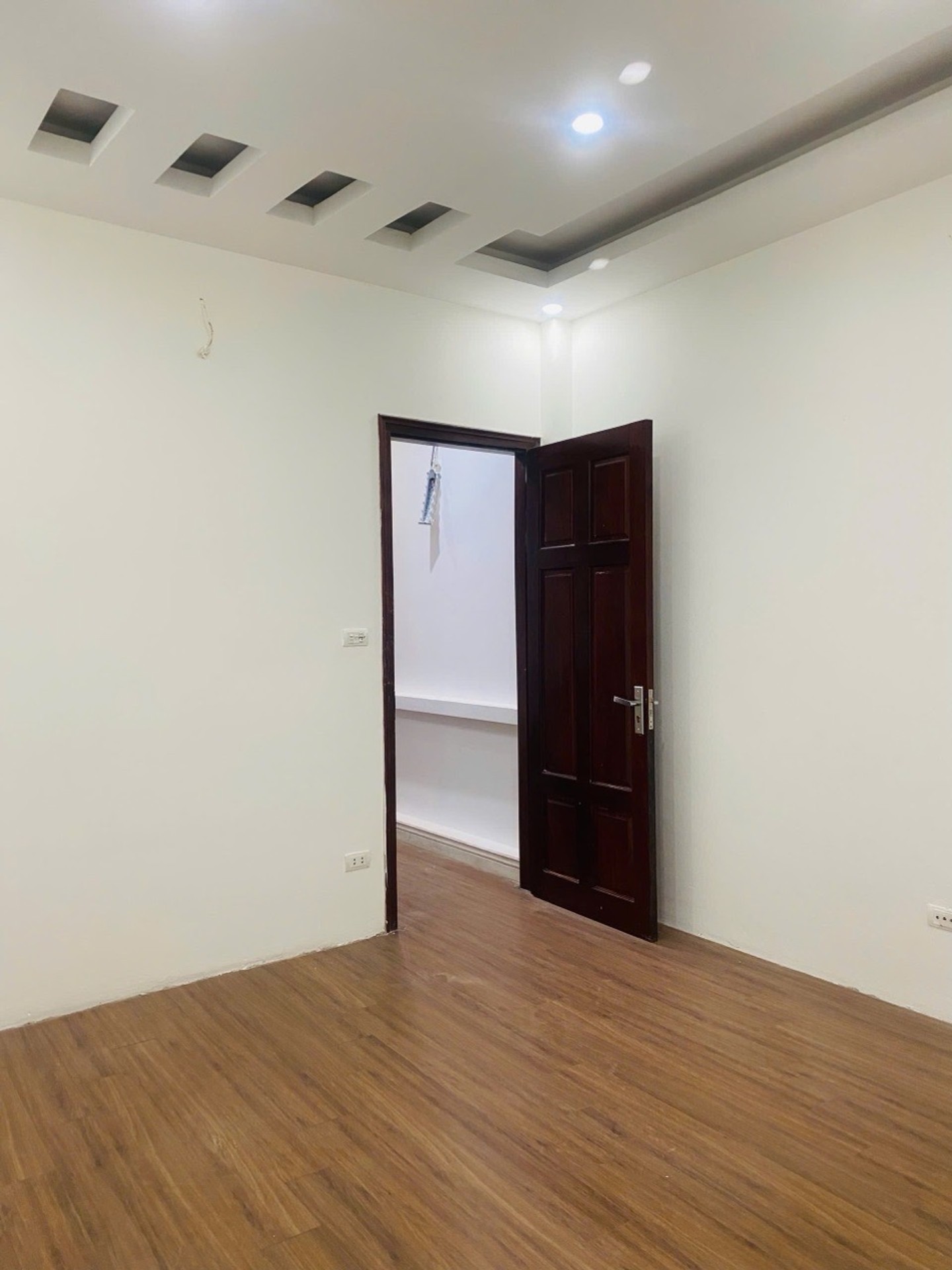 Bán nhà Định Công Thượng - diện tích 51m2 5 tầng - ô tô đỗ cổng - giá 13,9 tỷ