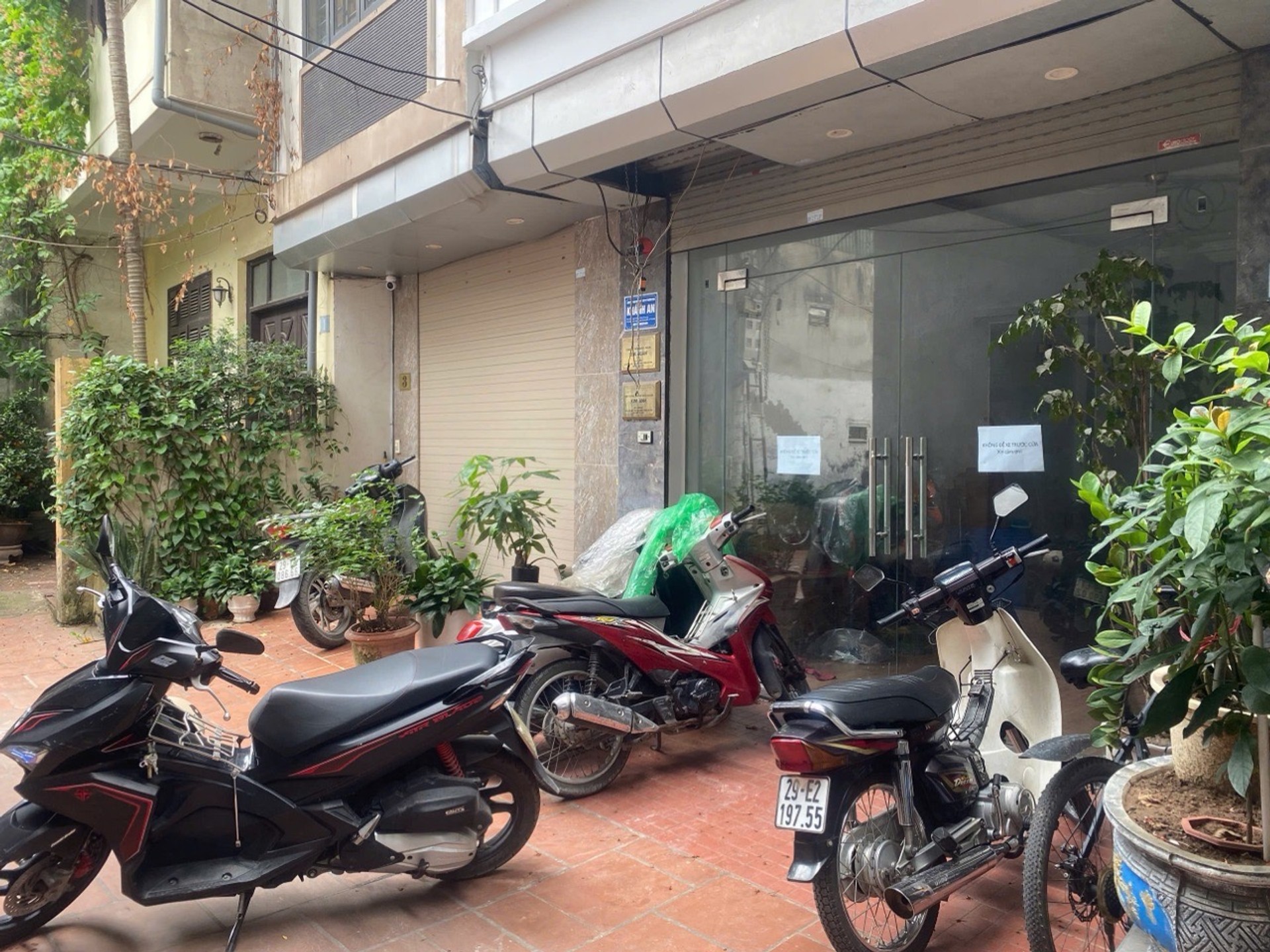 Bán nhà Định Công Thượng - diện tích 51m2 5 tầng - ô tô đỗ cổng - giá 13,9 tỷ