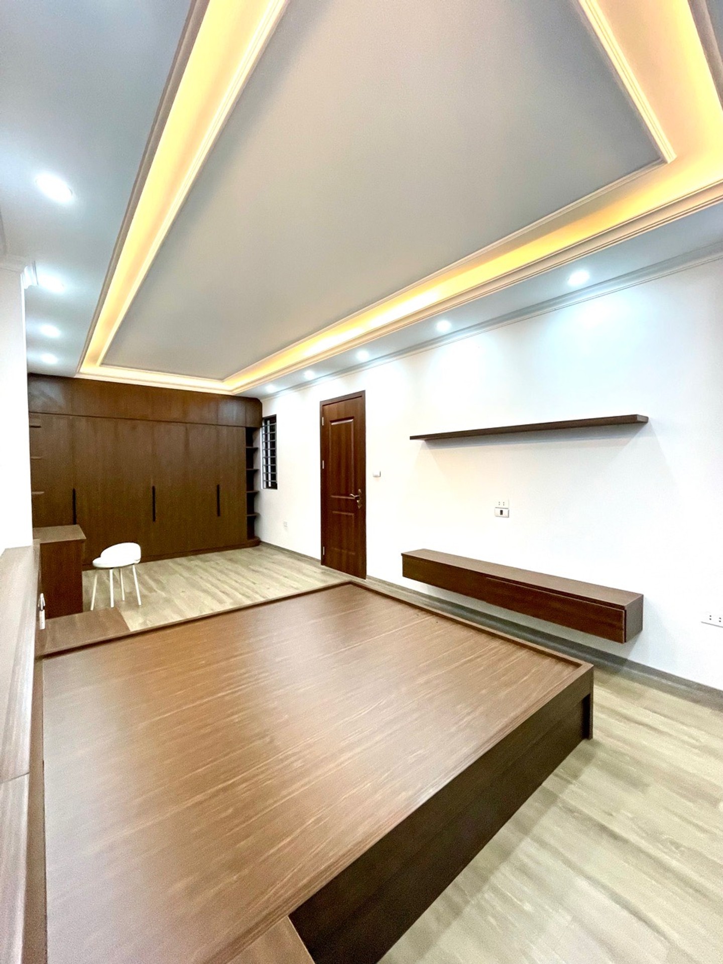 Bán nhà Ngọc Hồi - diện tích 42m2 6 tầng - Nhà đẹp hiếm có - giá 11,9 tỷ