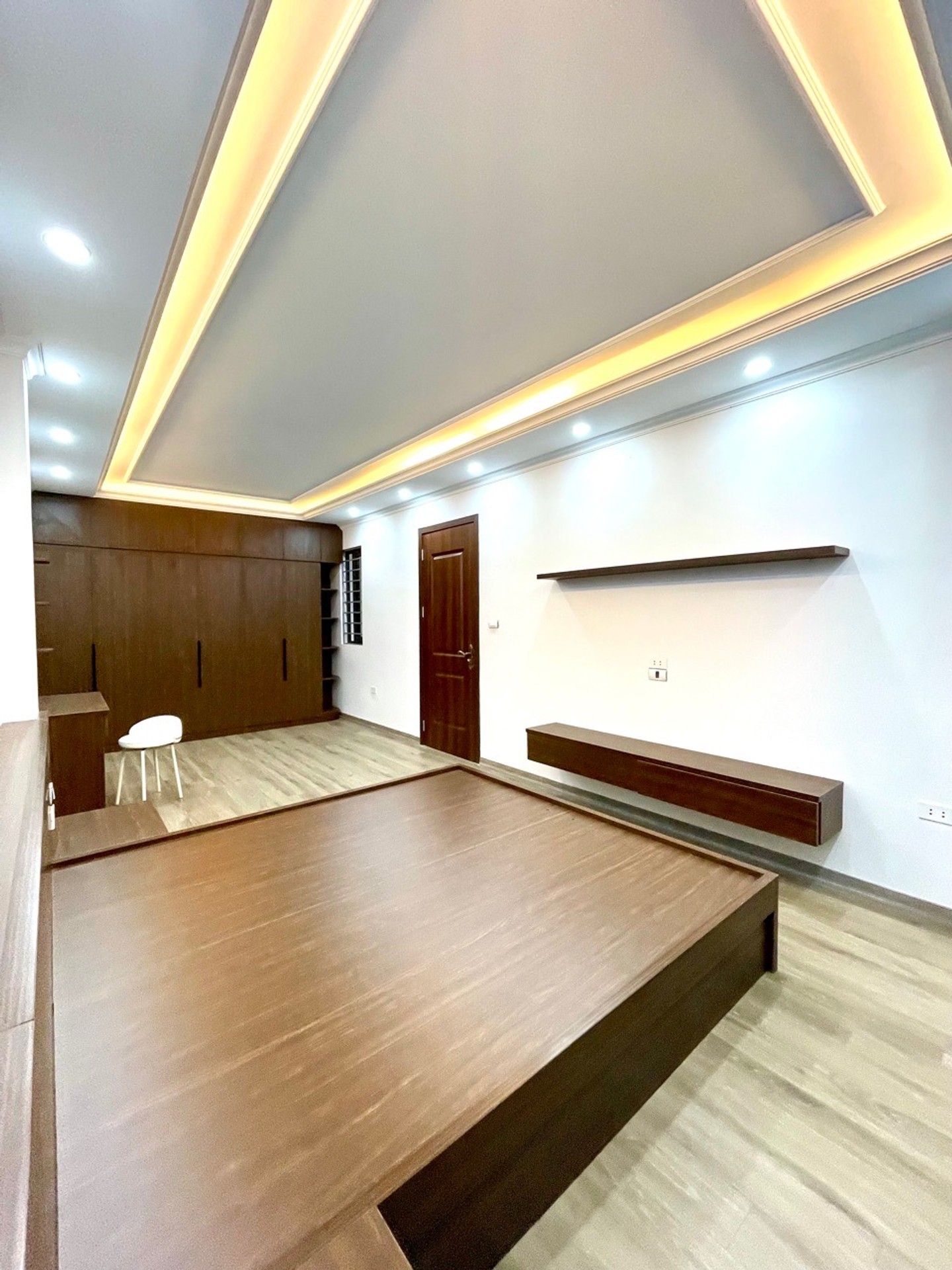 Bán nhà Ngọc Hồi - diện tích 42m2 6 tầng - Nhà đẹp hiếm có - giá 11,9 tỷ