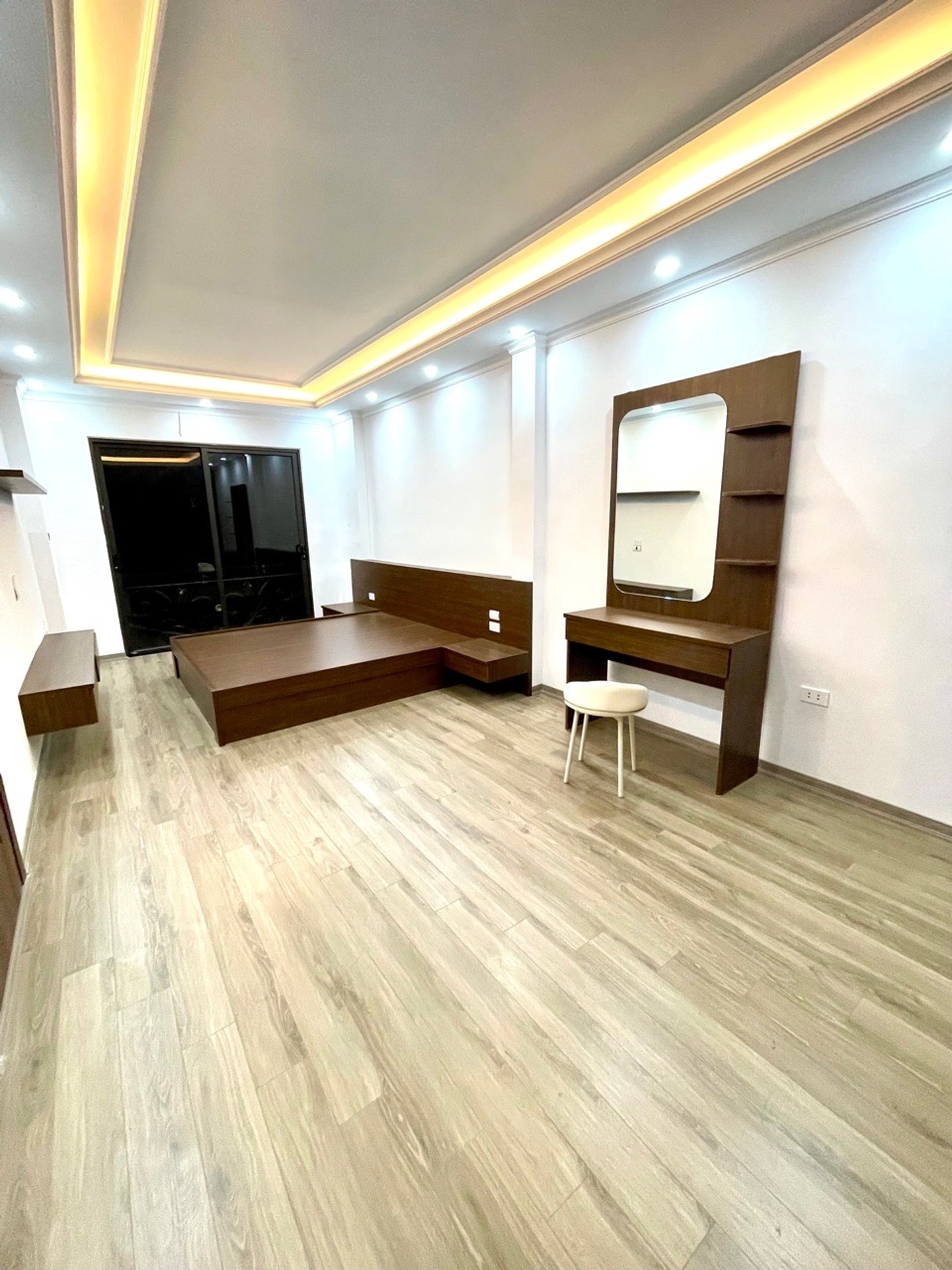 Bán nhà Ngọc Hồi - diện tích 42m2 6 tầng - Nhà đẹp hiếm có - giá 11,9 tỷ