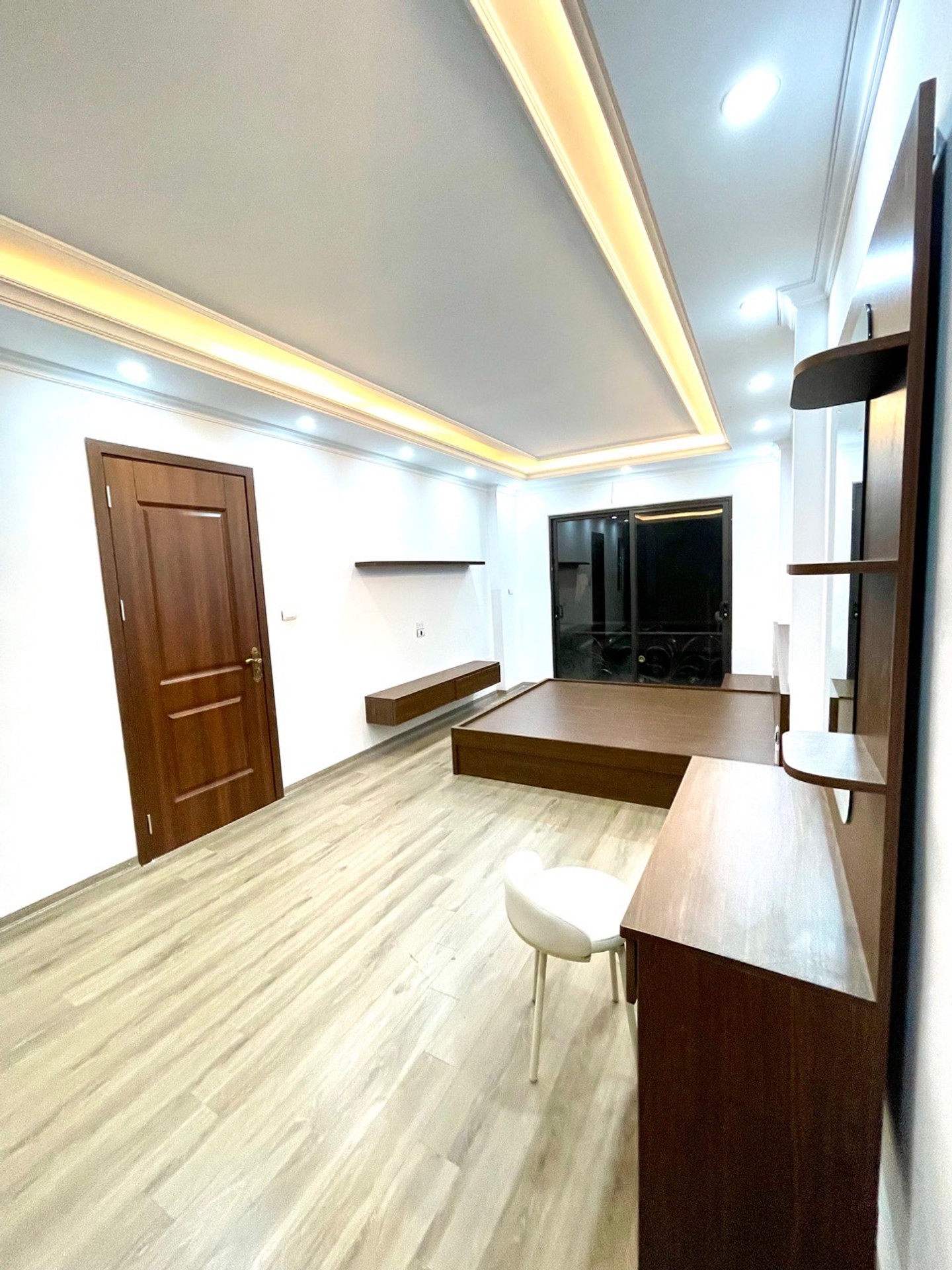 Bán nhà Ngọc Hồi - diện tích 42m2 6 tầng - Nhà đẹp hiếm có - giá 11,9 tỷ