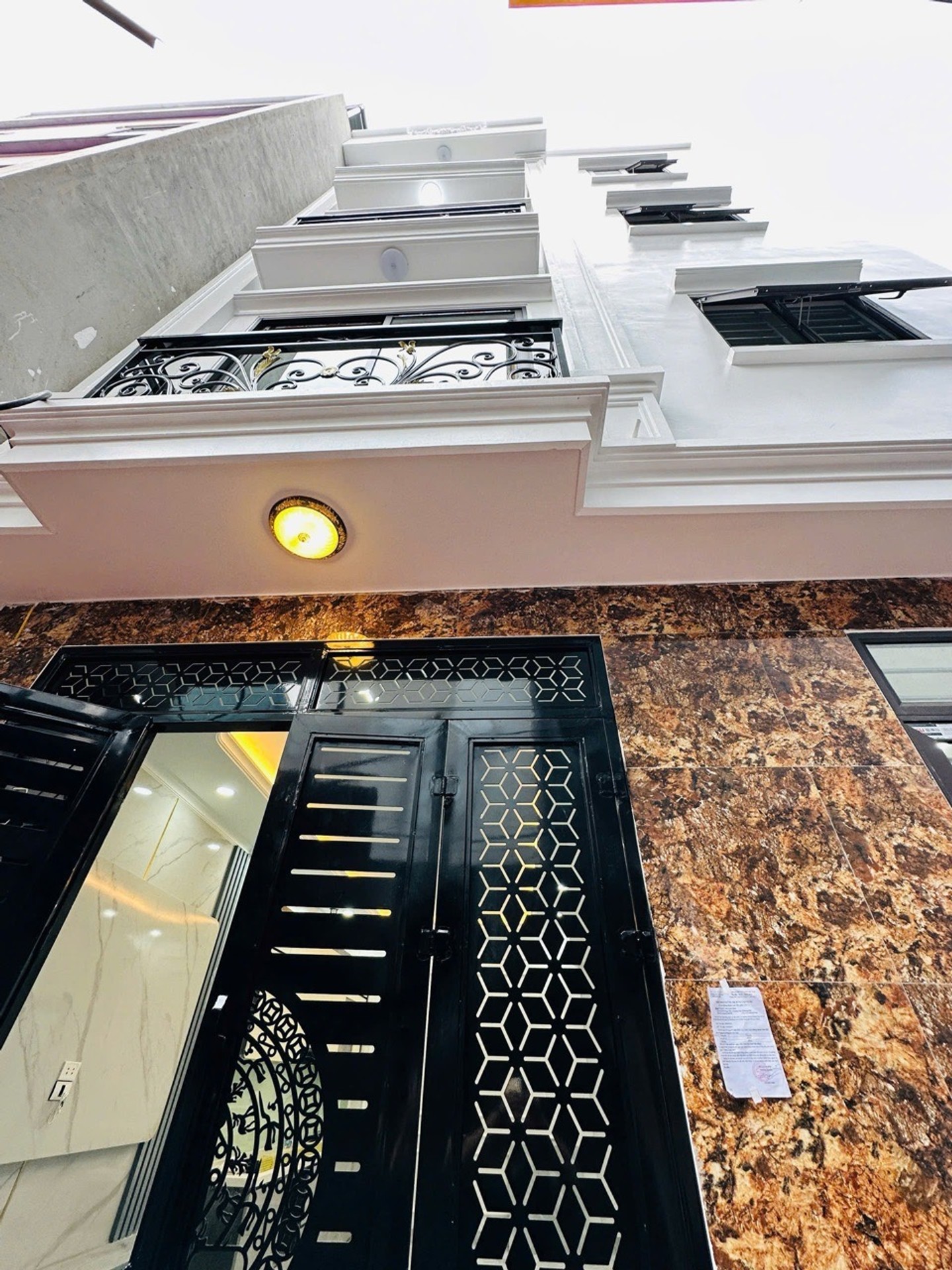 Bán nhà Ngọc Hồi - diện tích 42m2 6 tầng - Nhà đẹp hiếm có - giá 11,9 tỷ
