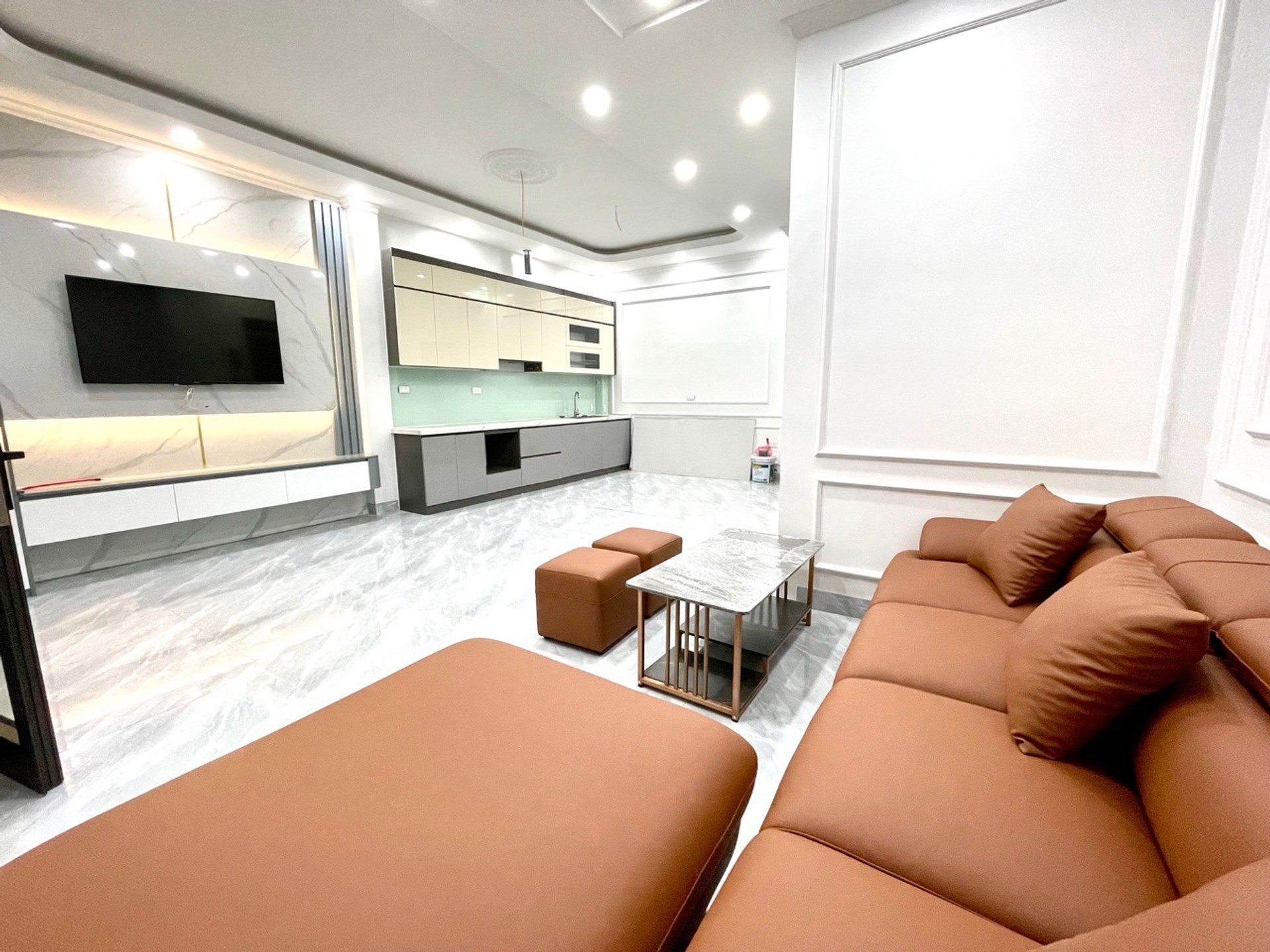 Bán nhà Ngọc Hồi - diện tích 42m2 6 tầng - Nhà đẹp hiếm có - giá 11,9 tỷ
