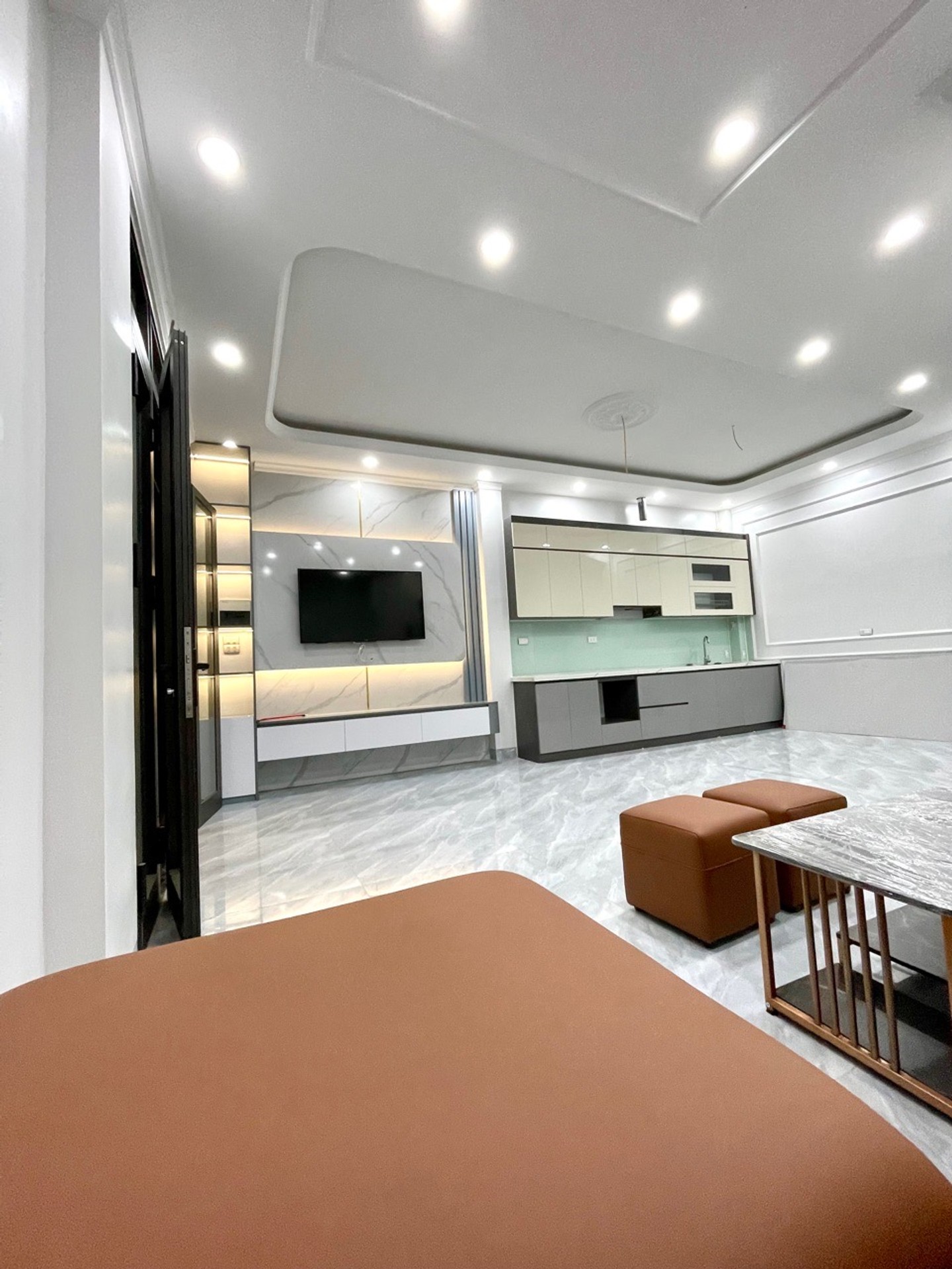 Bán nhà Ngọc Hồi - diện tích 42m2 6 tầng - Nhà đẹp hiếm có - giá 11,9 tỷ