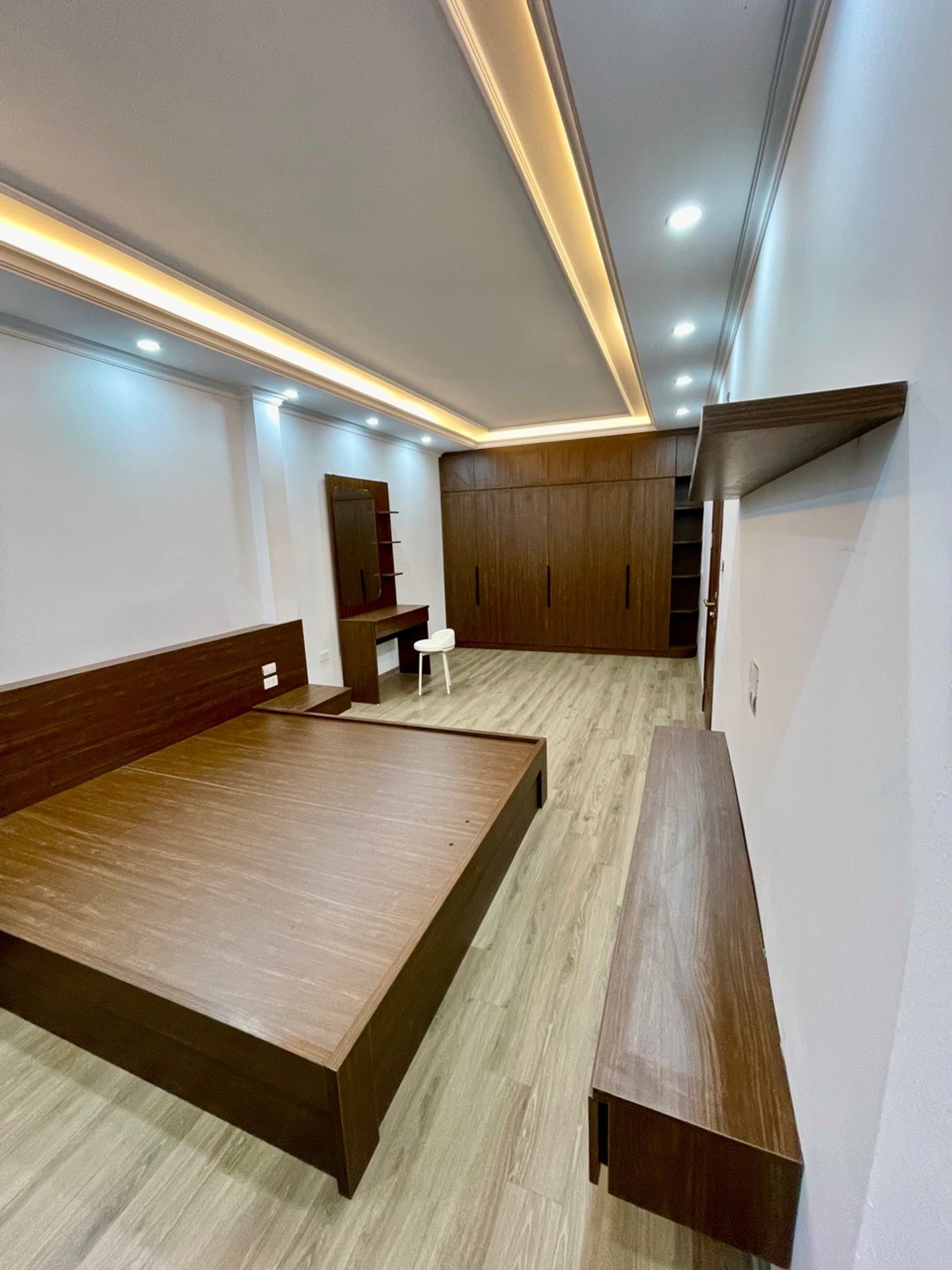 Bán nhà Ngọc Hồi - diện tích 42m2 6 tầng - Nhà đẹp hiếm có - giá 11,9 tỷ