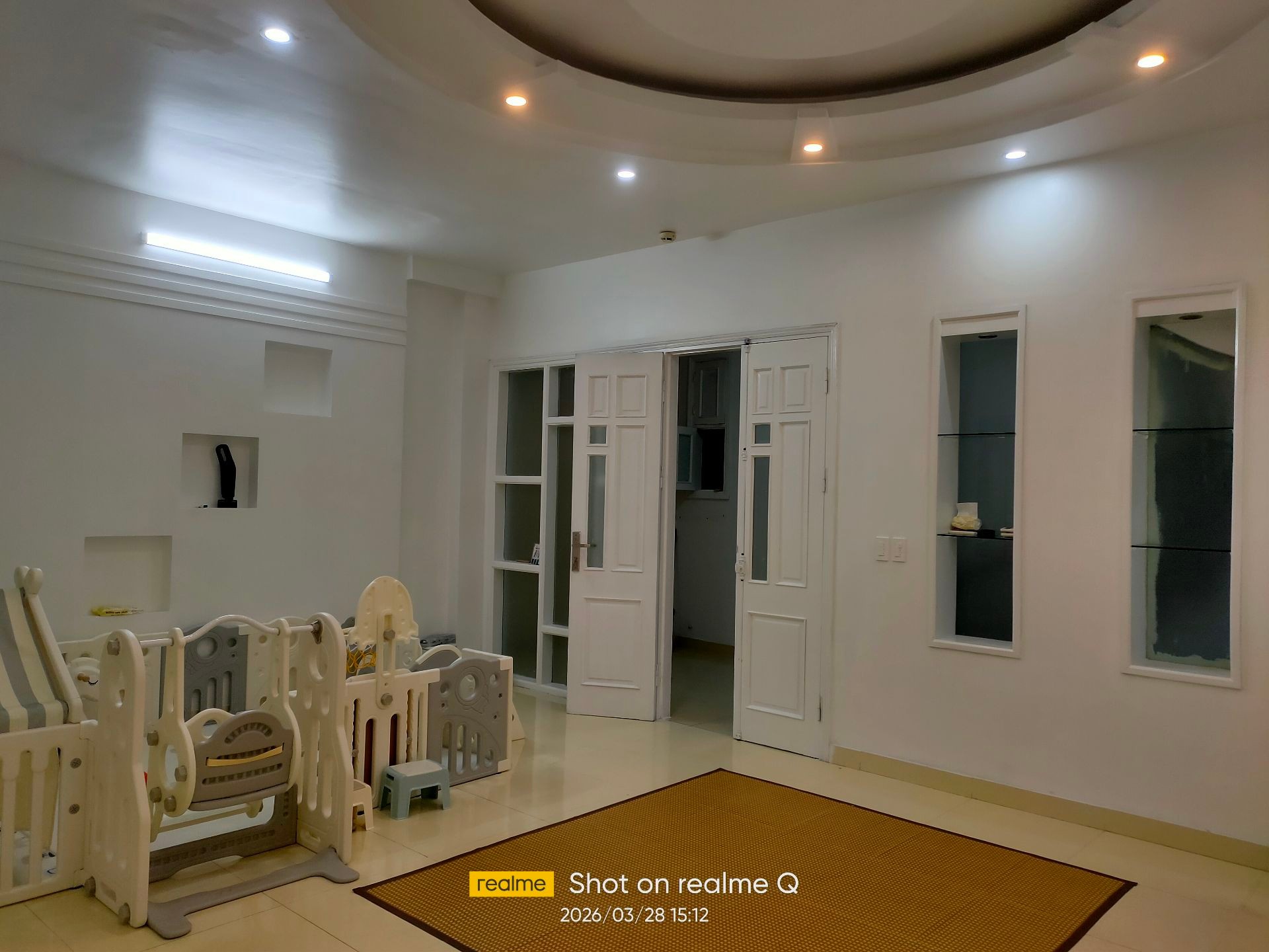 Bán nhà Hoàng Cầu - diện tích 74m2 5 tầng - Gara ô tô, mặt tiền 7,4 tỷ - giá 42 tỷ