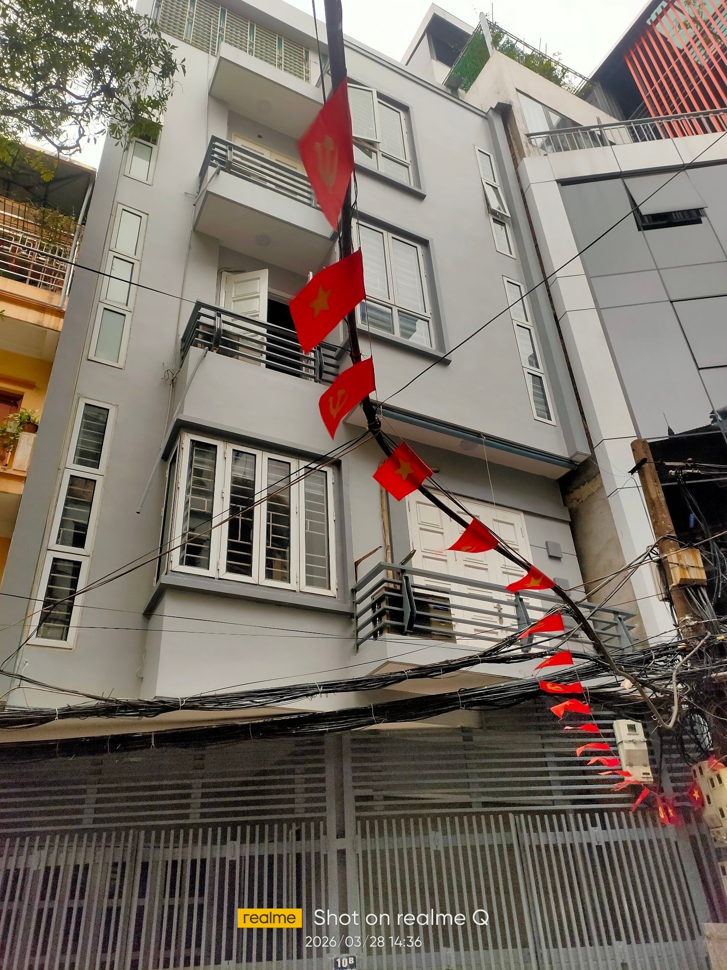 Bán nhà Hoàng Cầu - diện tích 74m2 5 tầng - Gara ô tô, mặt tiền 7,4 tỷ - giá 42 tỷ