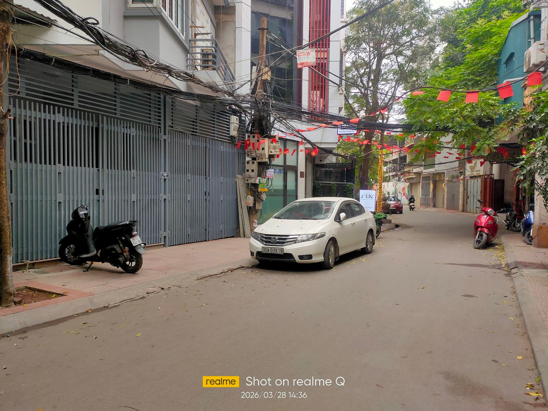 Bán nhà Hoàng Cầu - diện tích 74m2 5 tầng - Gara ô tô, mặt tiền 7,4 tỷ - giá 42 tỷ