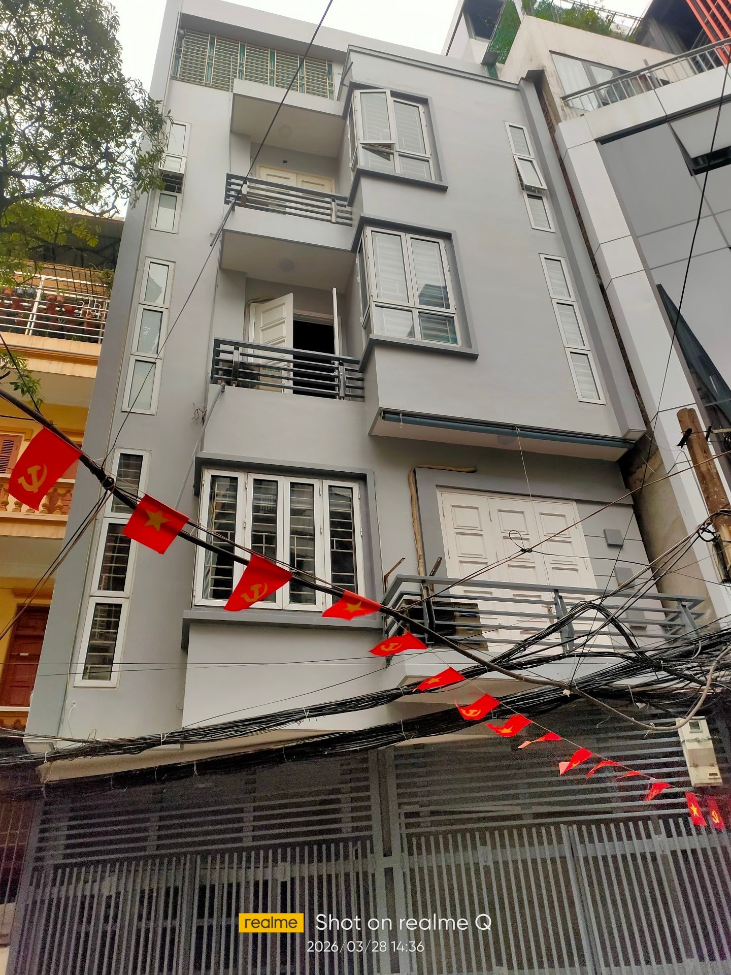 Bán nhà Hoàng Cầu - diện tích 74m2 5 tầng - Gara ô tô, mặt tiền 7,4 tỷ - giá 42 tỷ