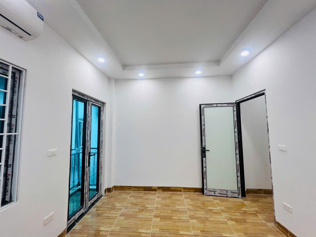 Bán nhà Định Công Hạ - diện tích 38m2 2 tầng - Nhà mới cứng cong - đẹp ở luôn - giá 3,2 tỷ