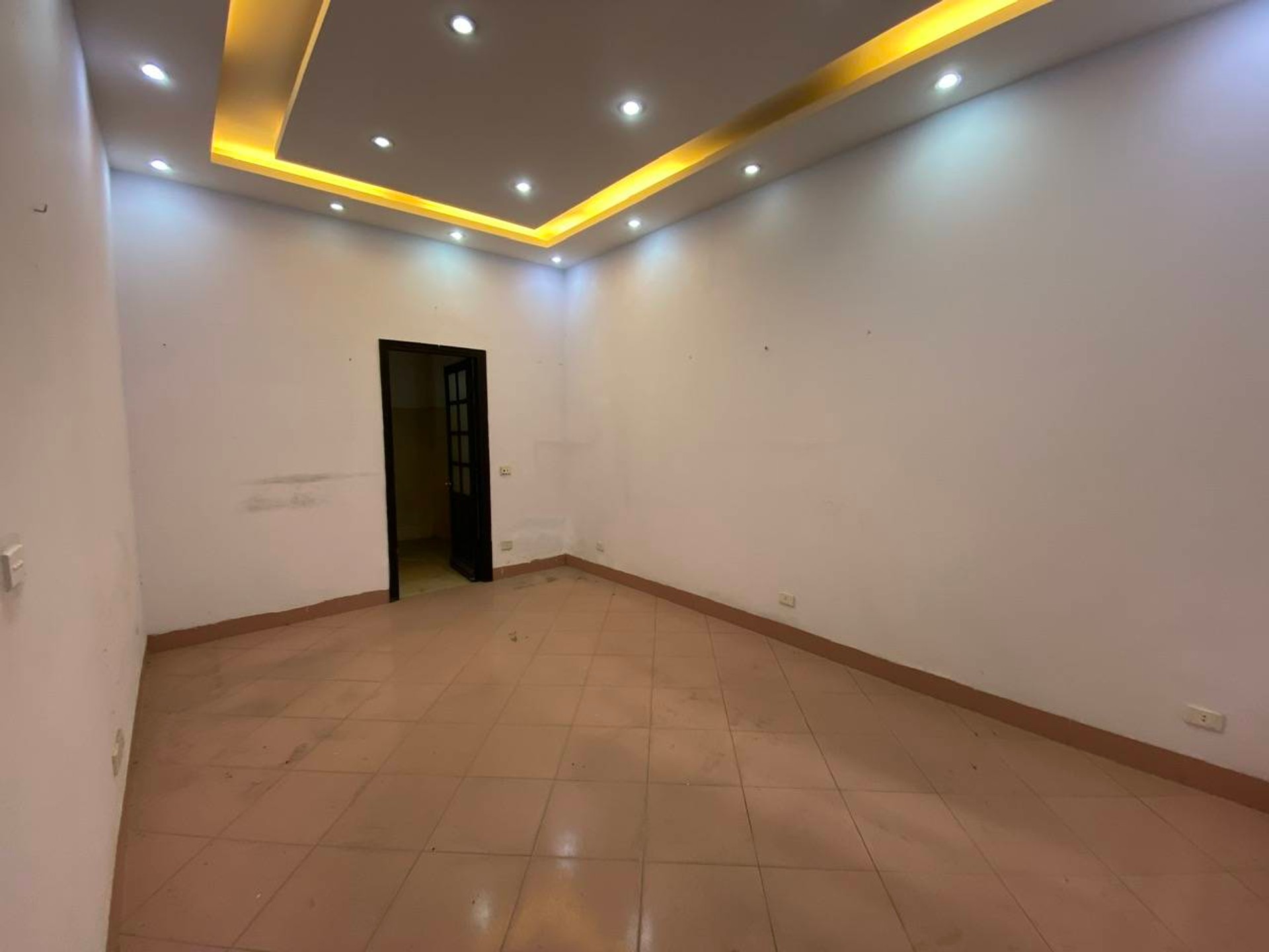 Bán nhà Âu Cơ - diện tích 92m2 5 tầng - Lô góc 2 mặt thoáng - giá 29 tỷ