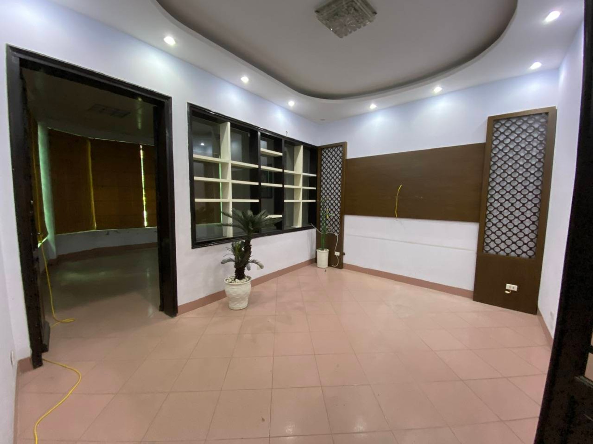 Bán nhà Âu Cơ - diện tích 92m2 5 tầng - Lô góc 2 mặt thoáng - giá 29 tỷ