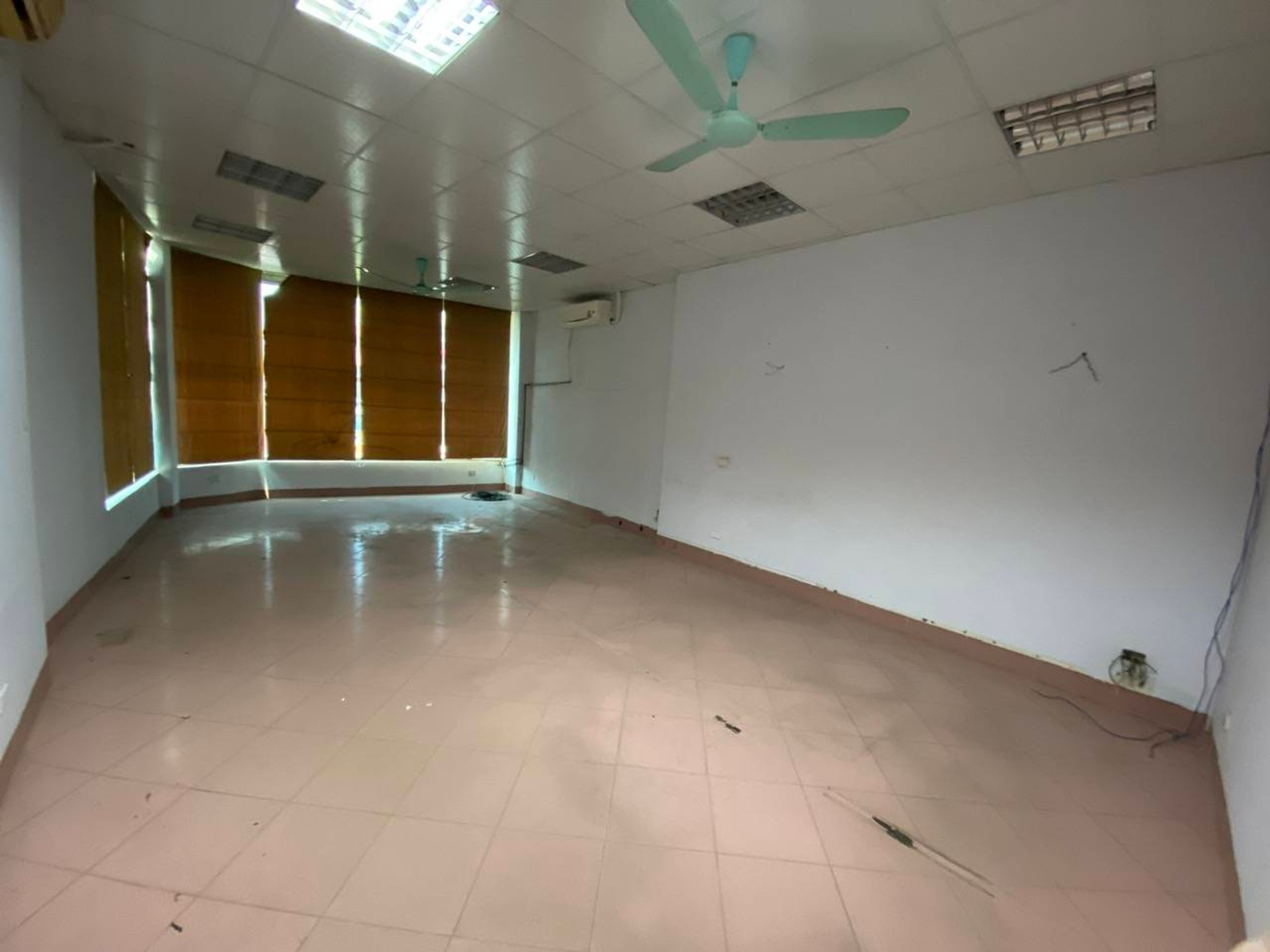 Bán nhà Âu Cơ - diện tích 92m2 5 tầng - Lô góc 2 mặt thoáng - giá 29 tỷ