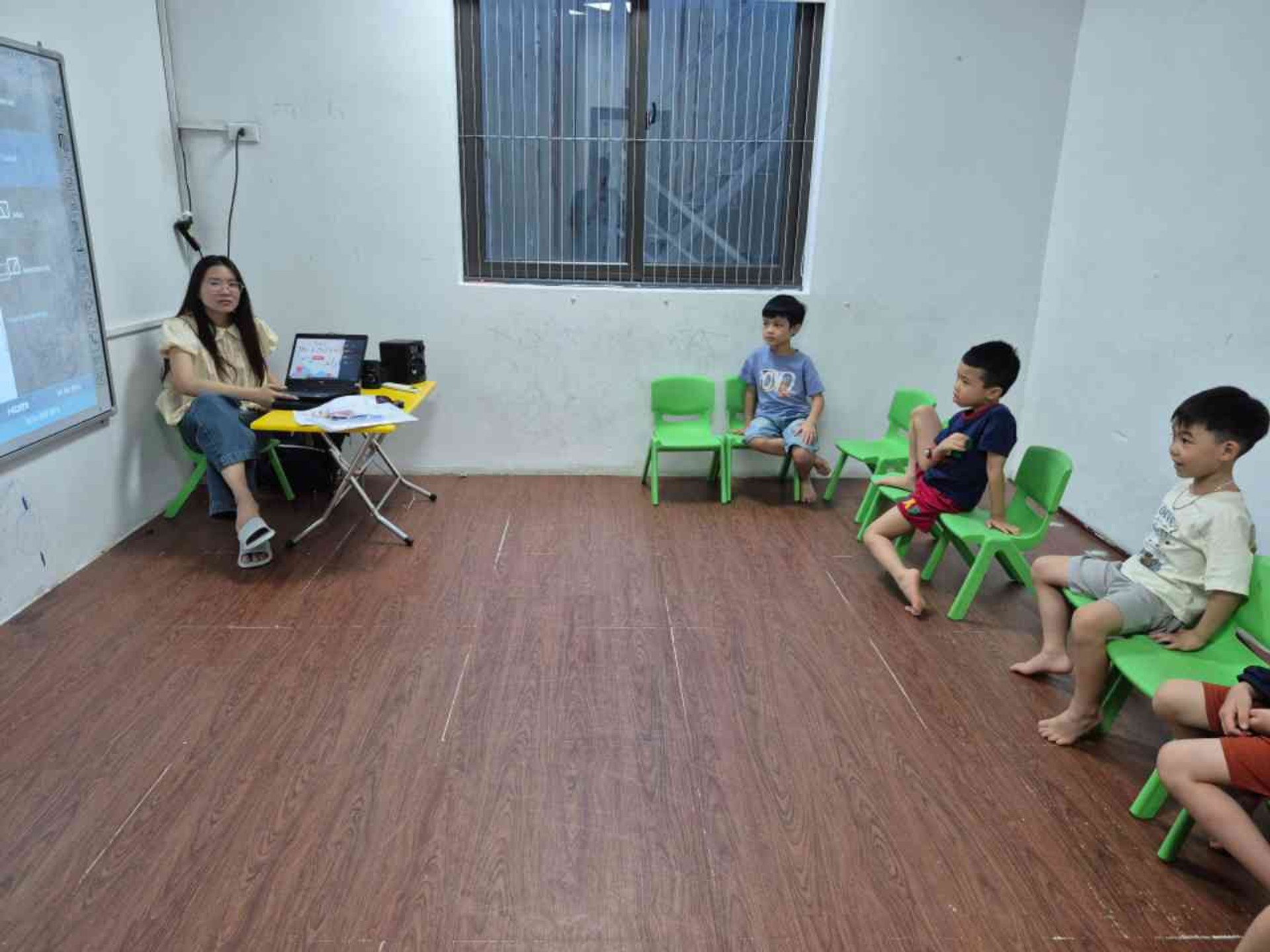 Bán nhà Hoàng Mai - diện tích 105m2 4 tầng - Ô tô tránh - giá 40 tỷ