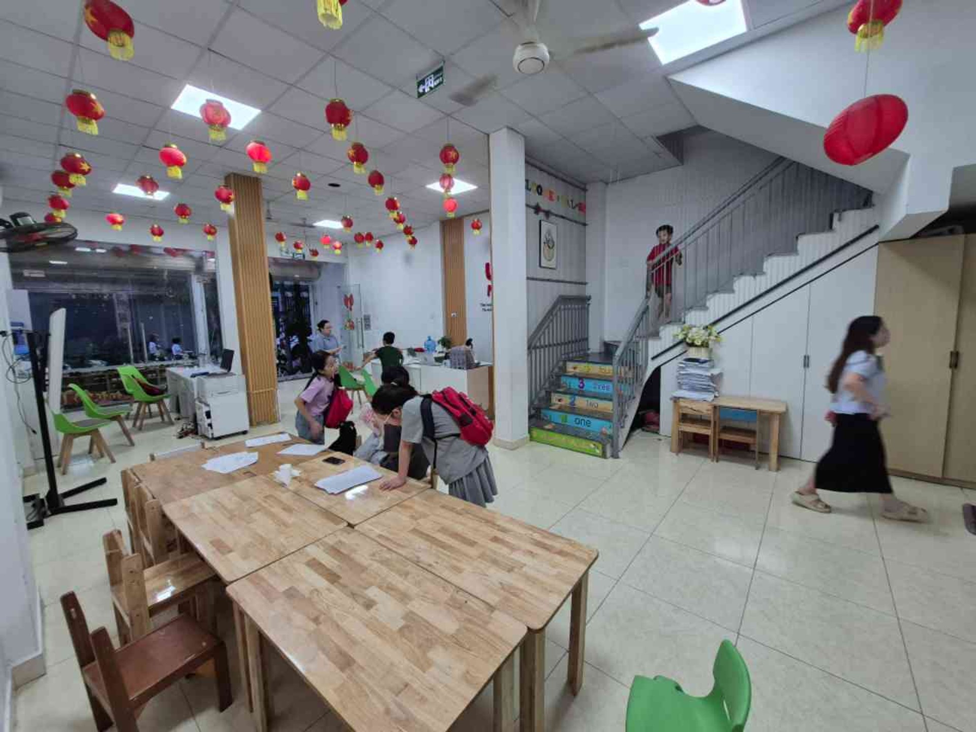 Bán nhà Hoàng Mai - diện tích 105m2 4 tầng - Ô tô tránh - giá 40 tỷ