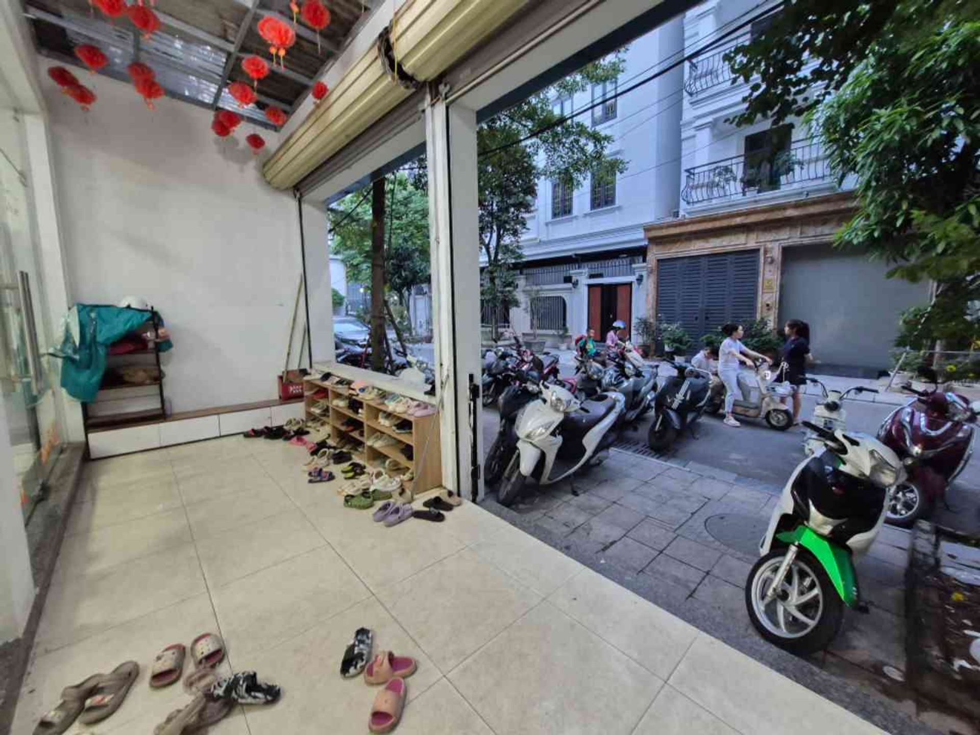 Bán nhà Hoàng Mai - diện tích 105m2 4 tầng - Ô tô tránh - giá 40 tỷ