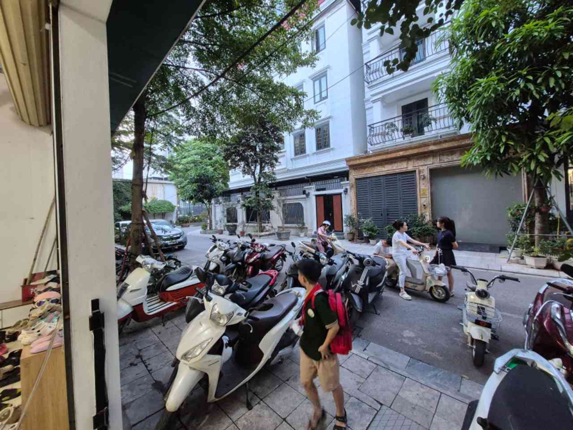 Bán nhà Hoàng Mai - diện tích 105m2 4 tầng - Ô tô tránh - giá 40 tỷ