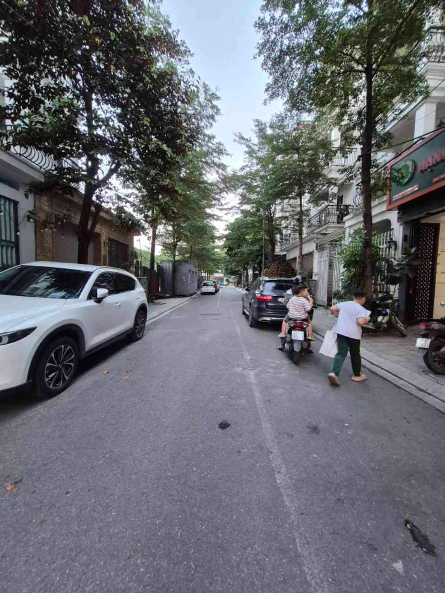 Bán nhà Hoàng Mai - diện tích 105m2 4 tầng - Ô tô tránh - giá 40 tỷ