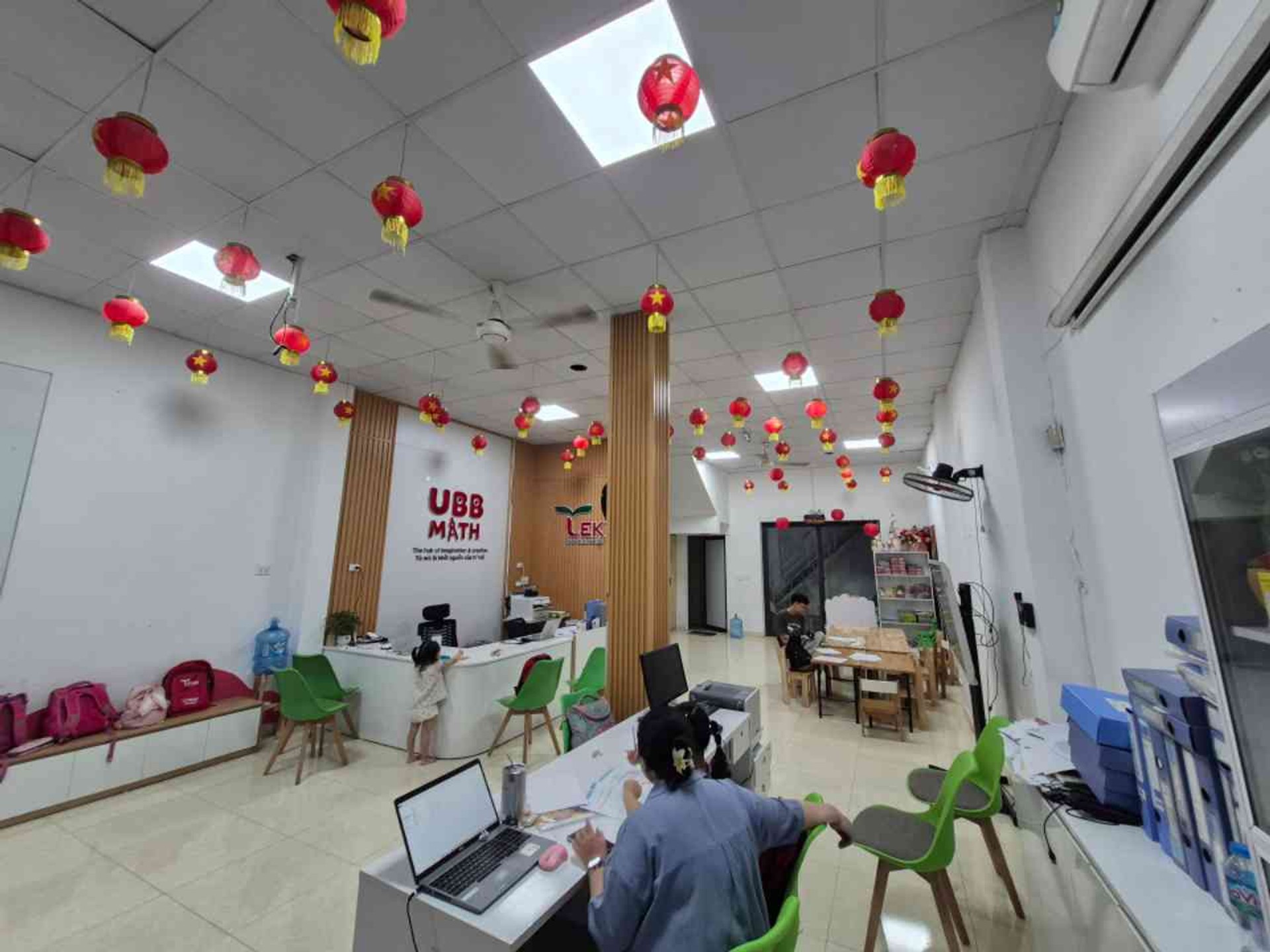 Bán nhà Hoàng Mai - diện tích 105m2 4 tầng - Ô tô tránh - giá 40 tỷ