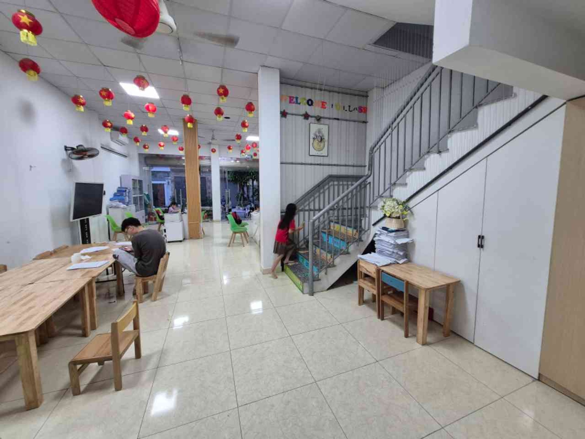 Bán nhà Hoàng Mai - diện tích 105m2 4 tầng - Ô tô tránh - giá 40 tỷ