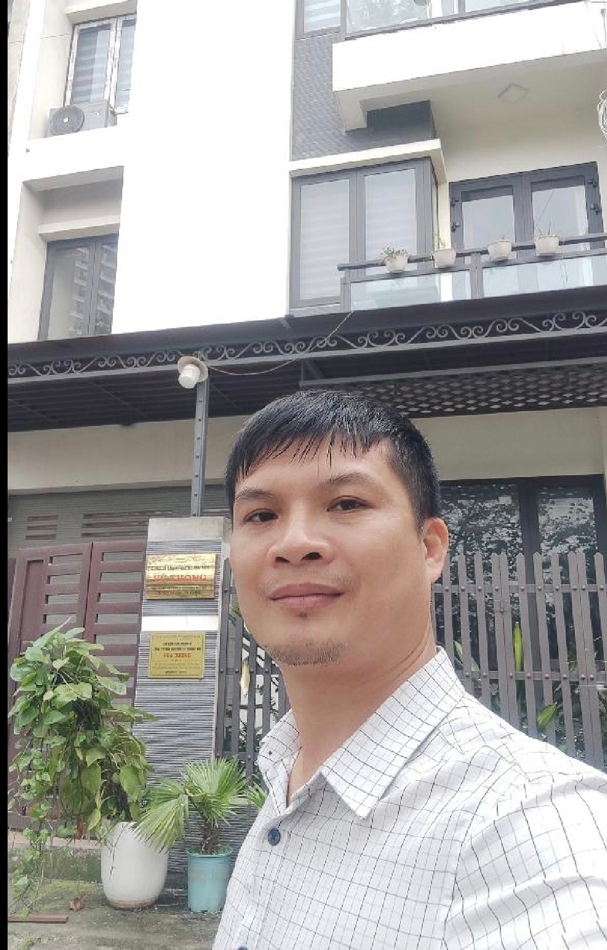 Bán nhà Ngõ 4 ô tô trở lên ( >11m) - diện tích 98m2 5 tầng - Biệt thự view hồ - giá 37 tỷ