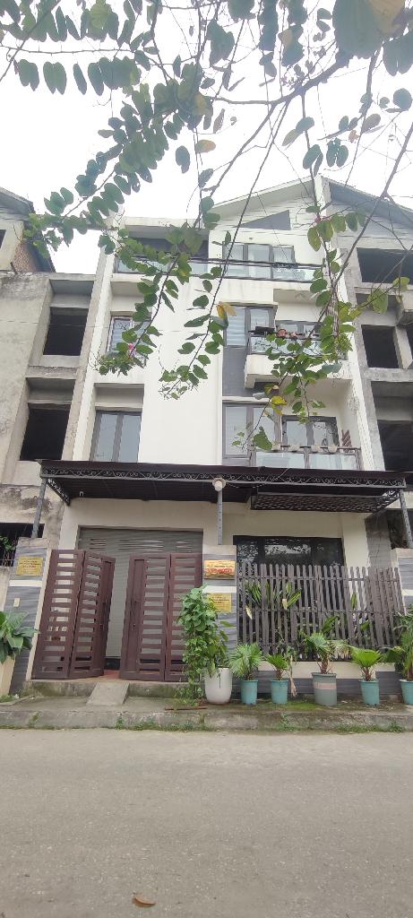 Bán nhà Ngõ 4 ô tô trở lên ( >11m) - diện tích 98m2 5 tầng - Biệt thự view hồ - giá 37 tỷ