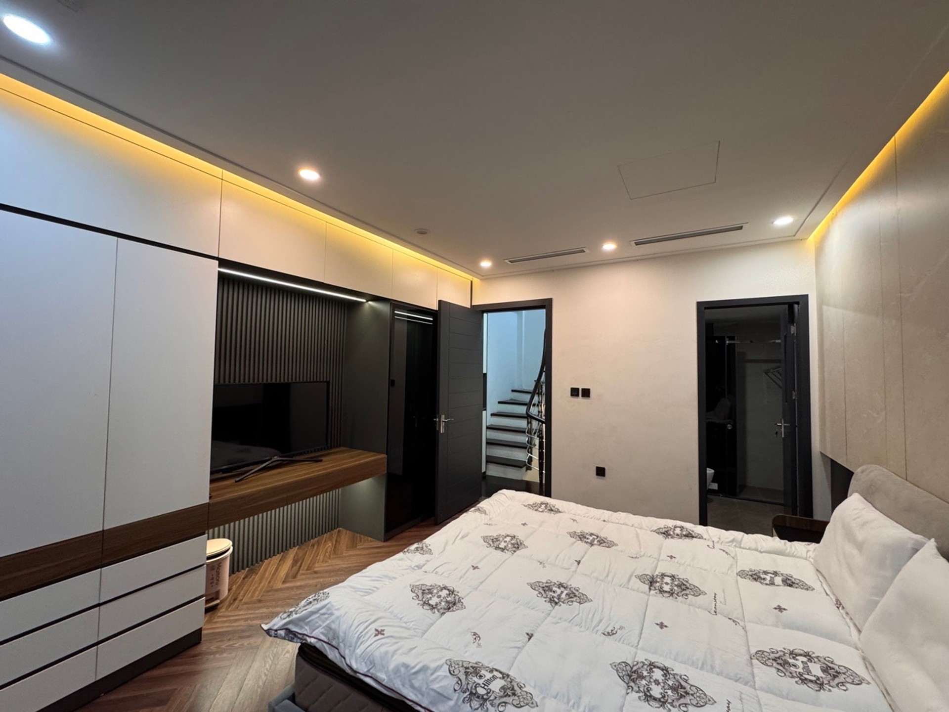 Bán nhà Bạch Mai - diện tích 31m2 6 tầng - Ngõ siêu đẹp, vài chục mét ra mặt phố - giá 11,95 tỷ