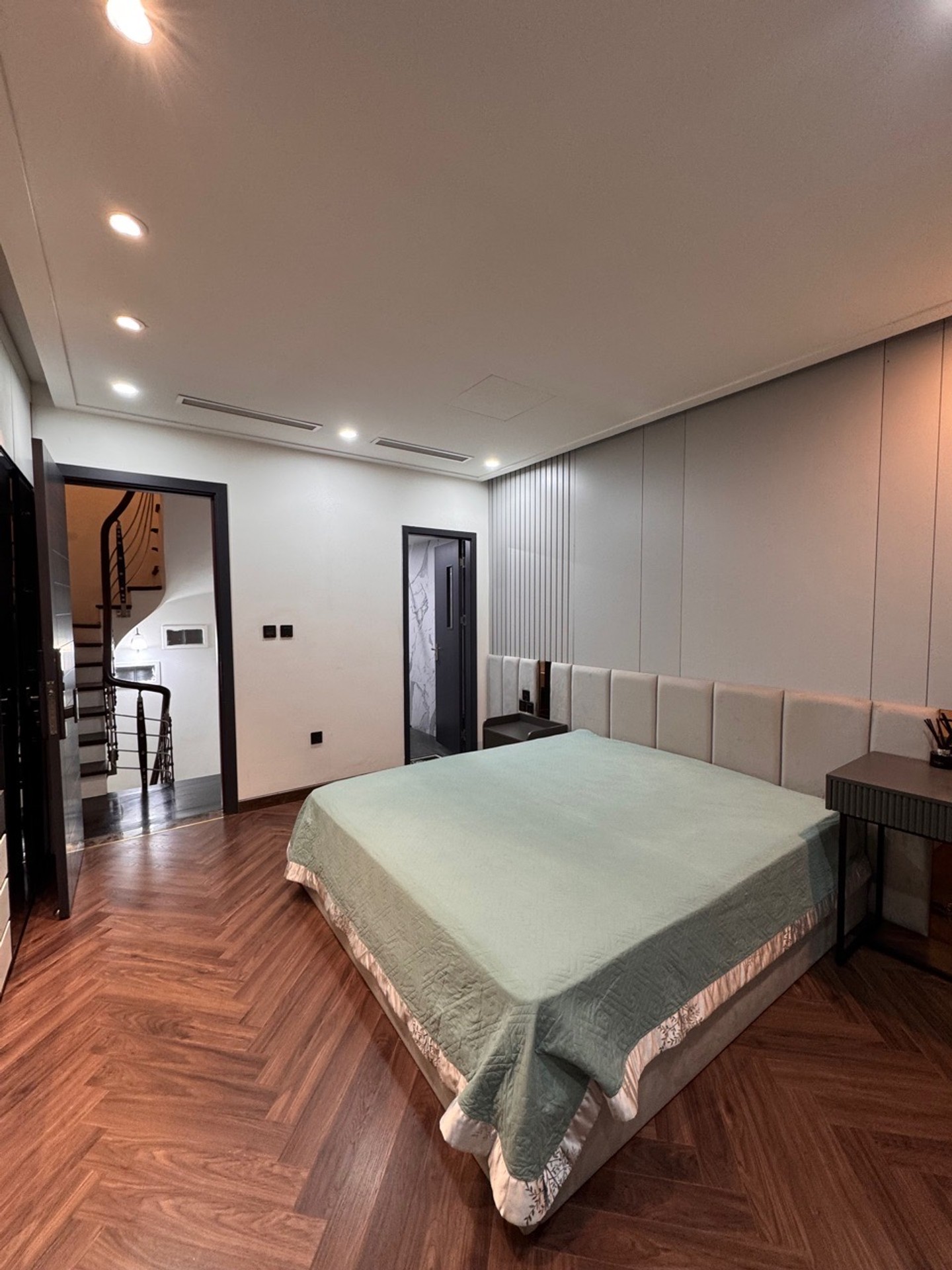 Bán nhà Bạch Mai - diện tích 31m2 6 tầng - Ngõ siêu đẹp, vài chục mét ra mặt phố - giá 11,95 tỷ
