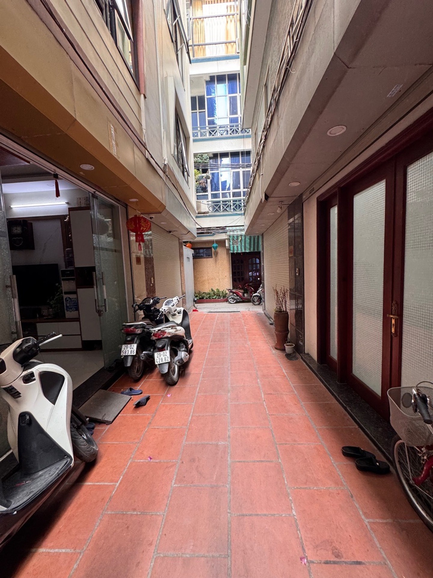 Bán nhà Bạch Mai - diện tích 31m2 6 tầng - Ngõ siêu đẹp, vài chục mét ra mặt phố - giá 11,95 tỷ