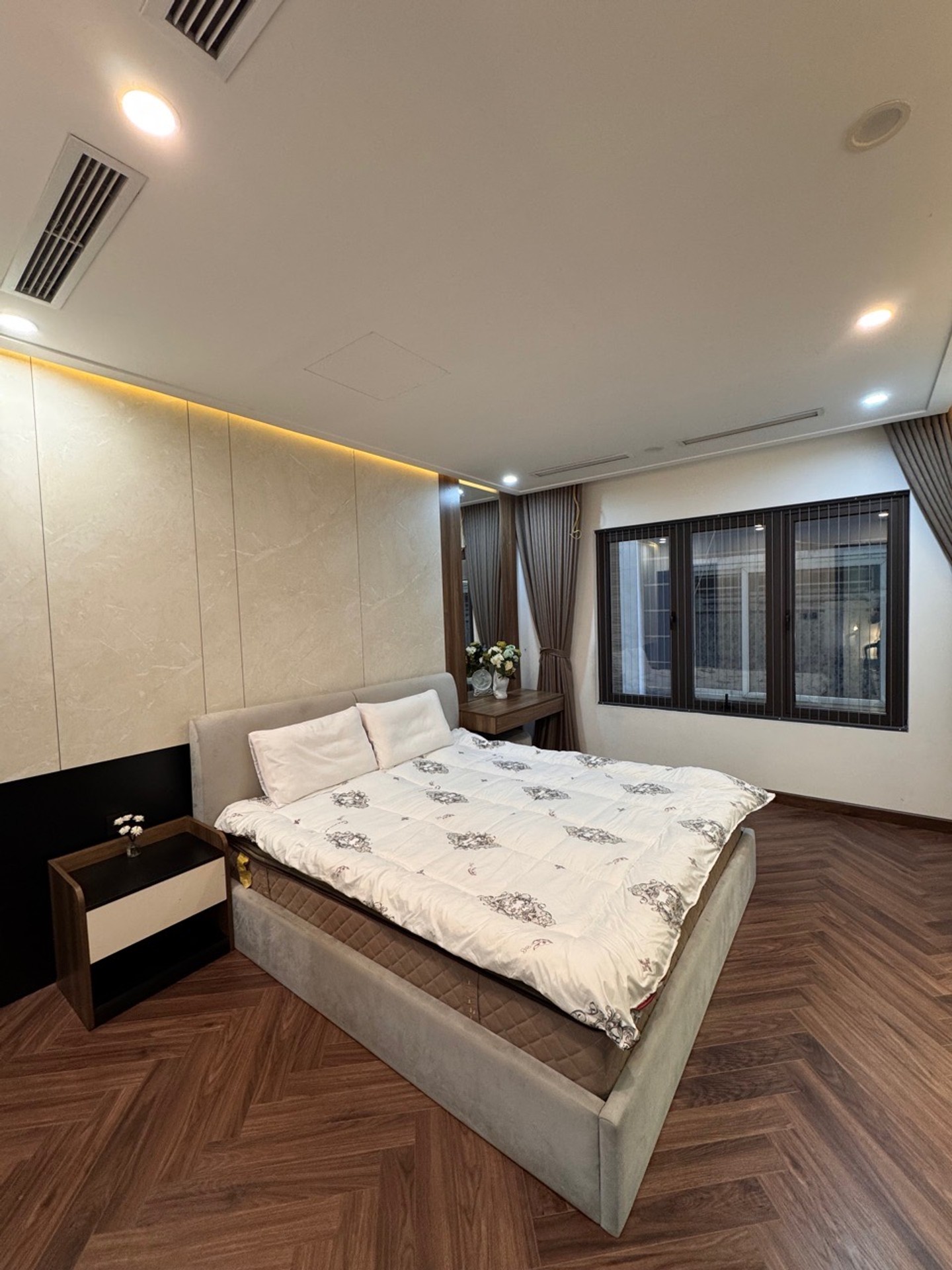 Bán nhà Bạch Mai - diện tích 31m2 6 tầng - Ngõ siêu đẹp, vài chục mét ra mặt phố - giá 11,95 tỷ
