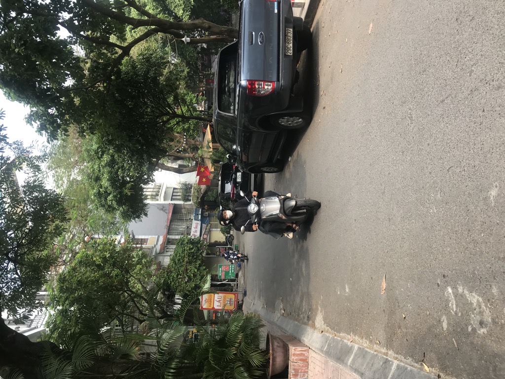 Bán nhà Trần Duy Hưng - diện tích 100m2 4 tầng - Mặt ngõ, lô góc, kinh doanh ngày đêm - giá 60 tỷ