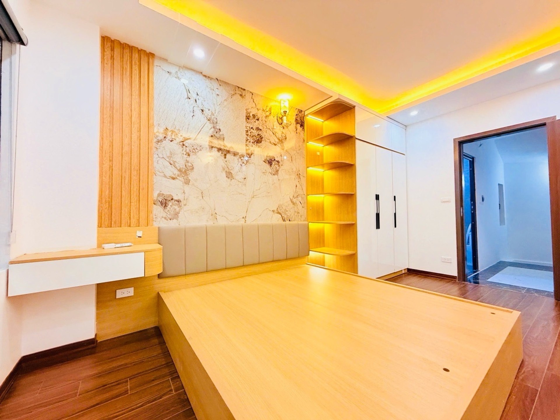 Bán nhà Nam Dư - diện tích 30m2 5 tầng - gần ô tô - giá 8 tỷ