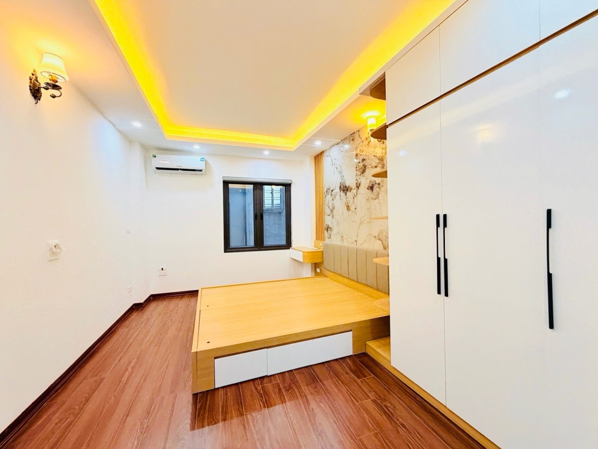 Bán nhà Nam Dư - diện tích 30m2 5 tầng - gần ô tô - giá 8 tỷ