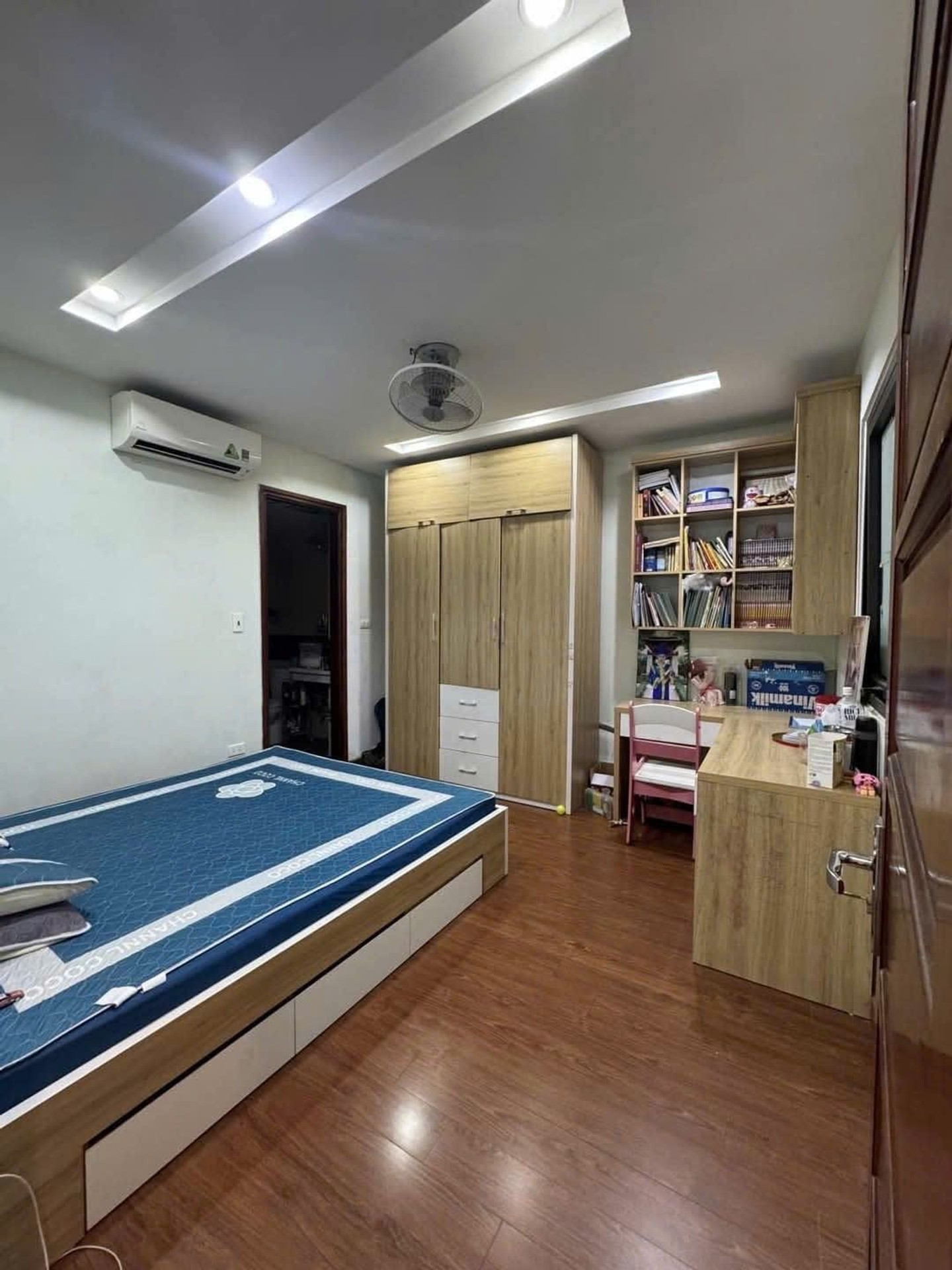 Bán nhà Hoàng Mai - diện tích 70m2 6 tầng - Ô TÔ TRÁNH - giá 23 tỷ