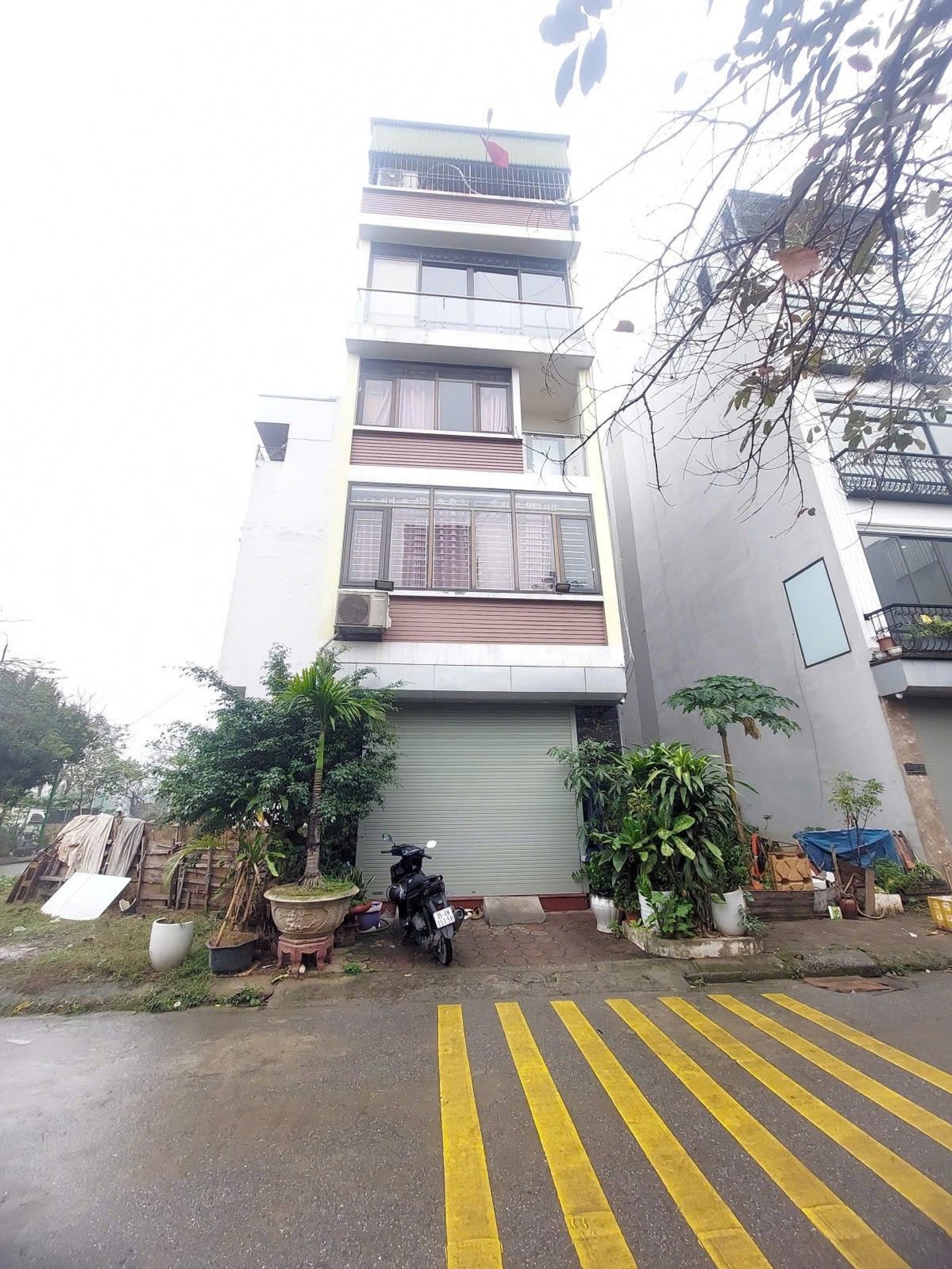 Bán nhà Hoàng Mai - diện tích 70m2 6 tầng - Ô TÔ TRÁNH - giá 23 tỷ