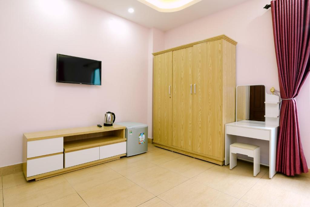 Bán nhà Giáp Bát - diện tích 102m2 7 tầng - Mặt phố, thang máy - giá 31,4 tỷ