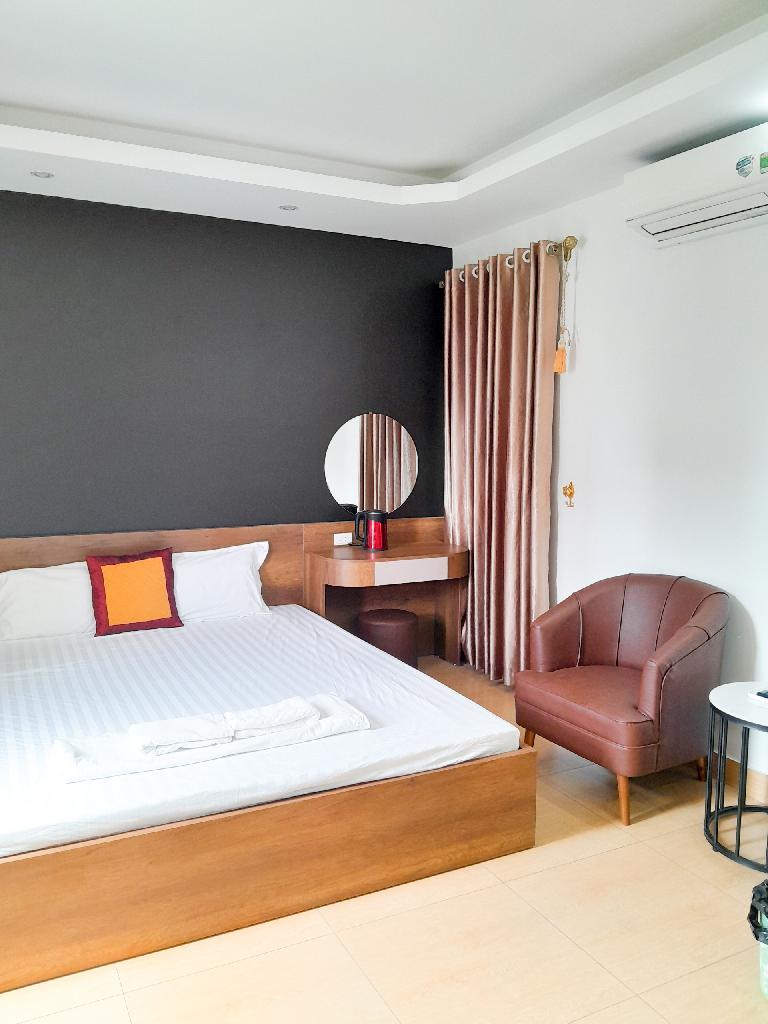 Bán nhà Giáp Bát - diện tích 102m2 7 tầng - Mặt phố, thang máy - giá 31,4 tỷ