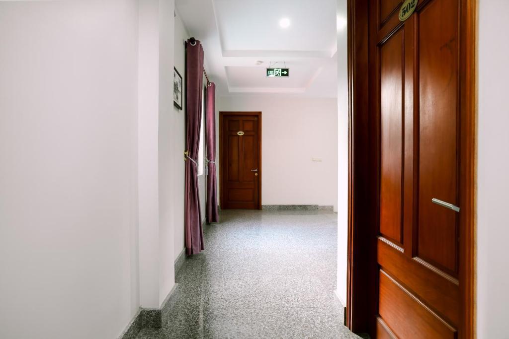 Bán nhà Giáp Bát - diện tích 102m2 7 tầng - Mặt phố, thang máy - giá 31,4 tỷ