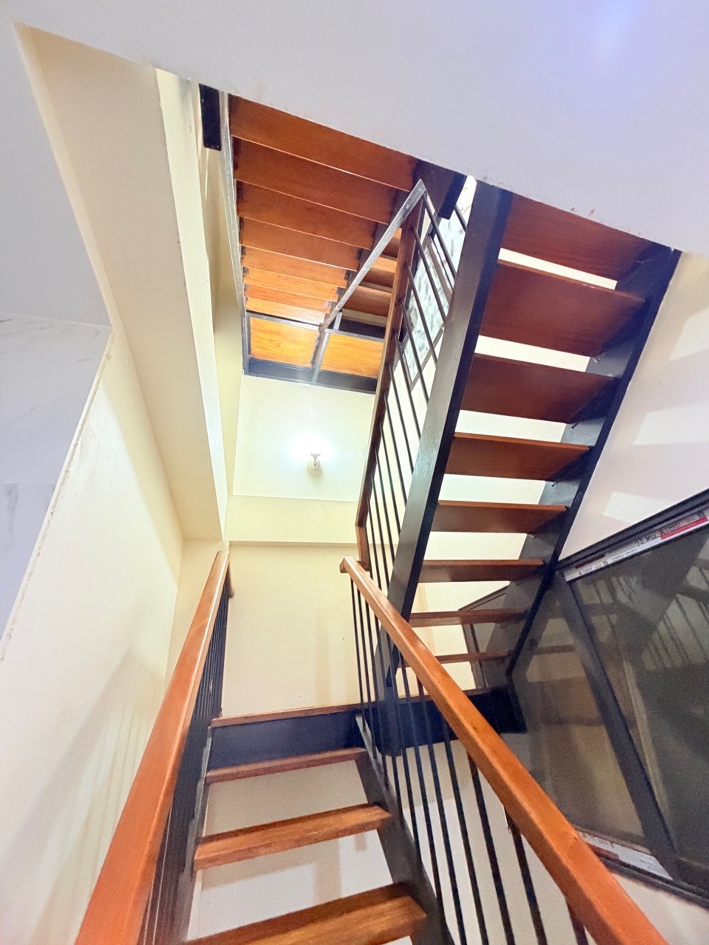 Bán nhà Bạch Mai - diện tích 110m2 5 tầng - ô tô đỗ cửa - giá 22 tỷ
