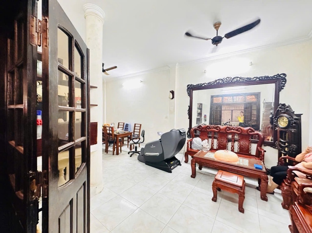 Bán nhà Phó Đức Chính - diện tích 82.1m2 4 tầng - gần hồ Trúc Bạch – Hoàn Kiếm - giá 28,75 tỷ