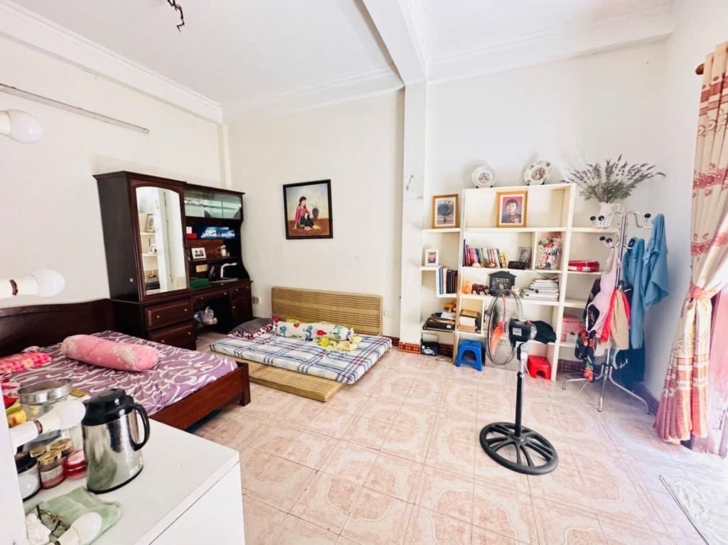 Bán nhà Phó Đức Chính - diện tích 82.1m2 4 tầng - gần hồ Trúc Bạch – Hoàn Kiếm - giá 28,75 tỷ