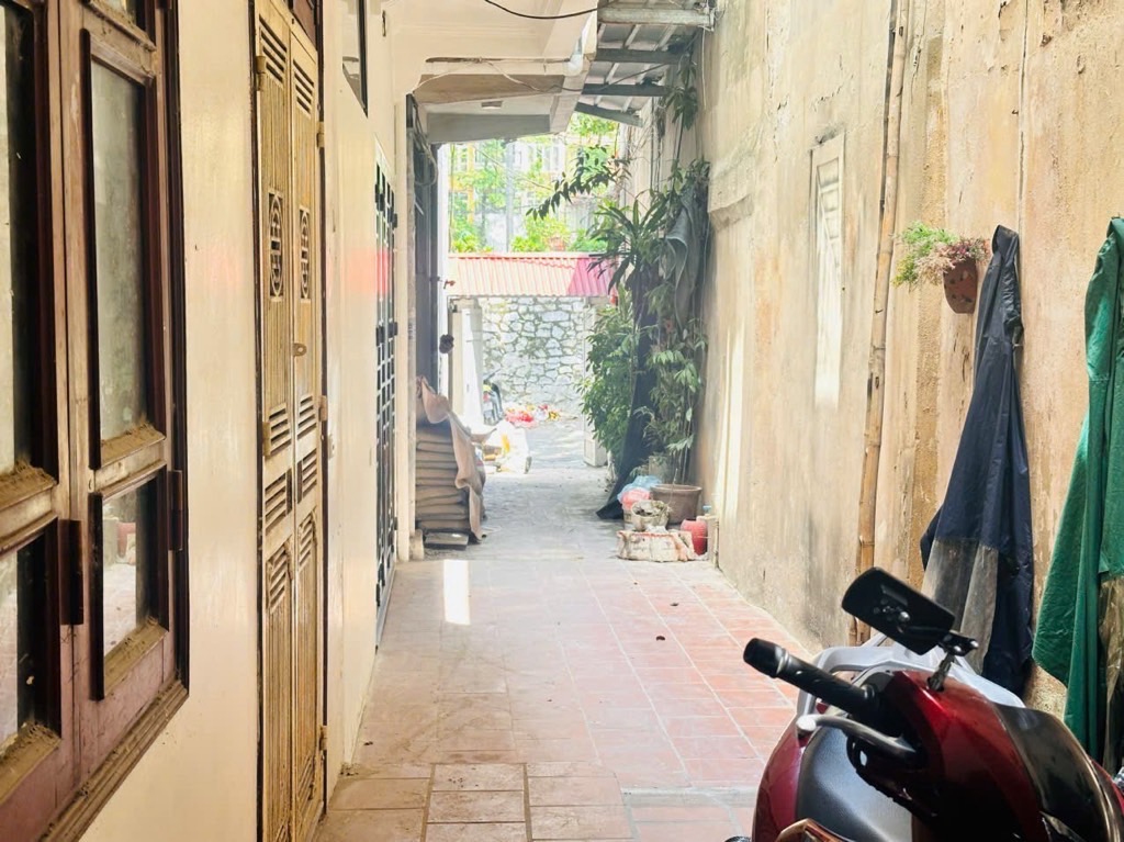 Bán nhà Phó Đức Chính - diện tích 82.1m2 4 tầng - gần hồ Trúc Bạch – Hoàn Kiếm - giá 28,75 tỷ