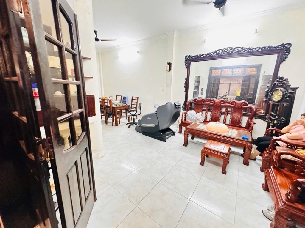 Bán nhà Phó Đức Chính - diện tích 82.1m2 4 tầng - gần hồ Trúc Bạch – Hoàn Kiếm - giá 28,75 tỷ