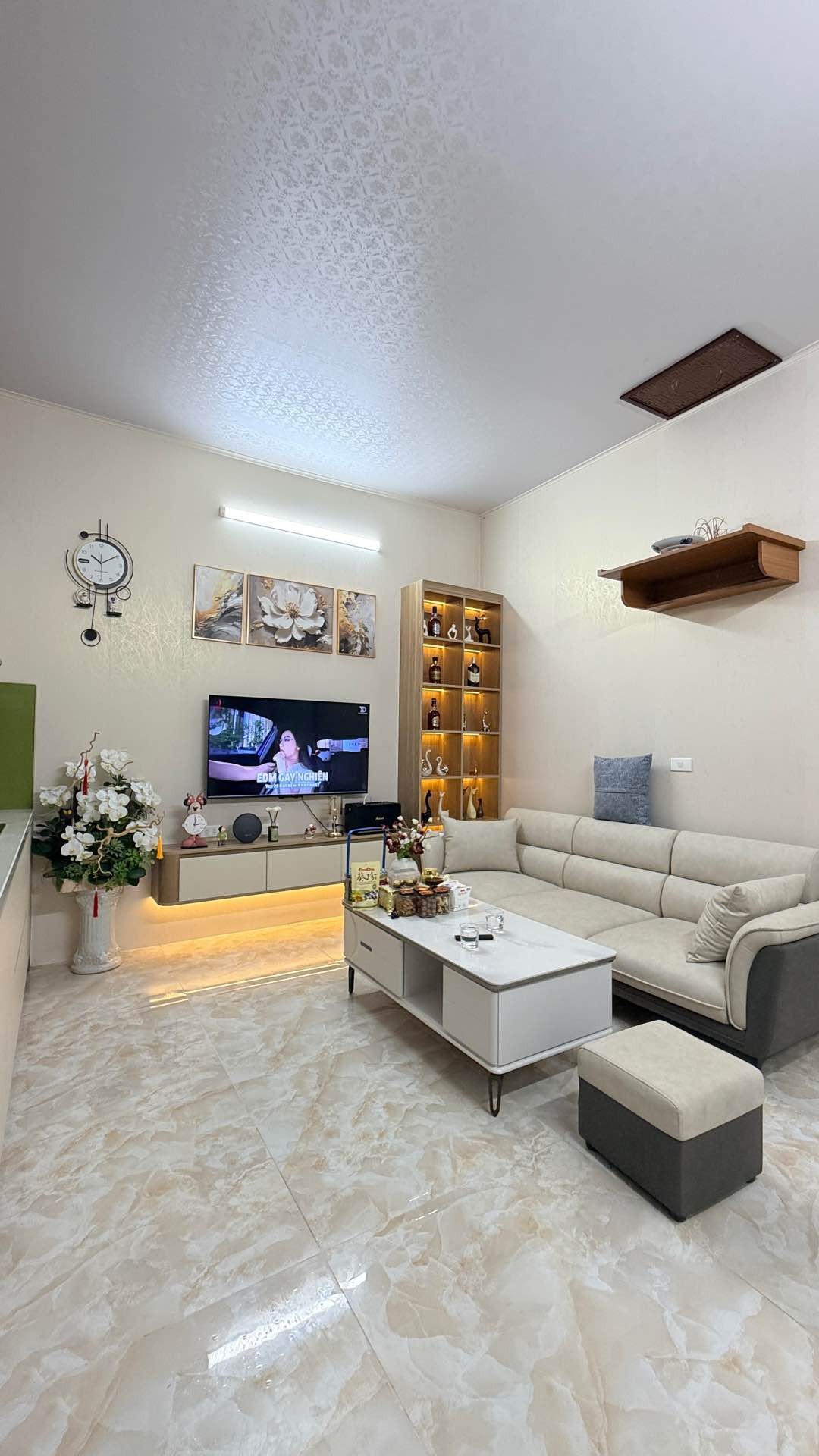Bán nhà Bạch Đằng - diện tích 25m2 2 tầng - Nhà đẹp ở ngay gần phố - giá 3 tỷ