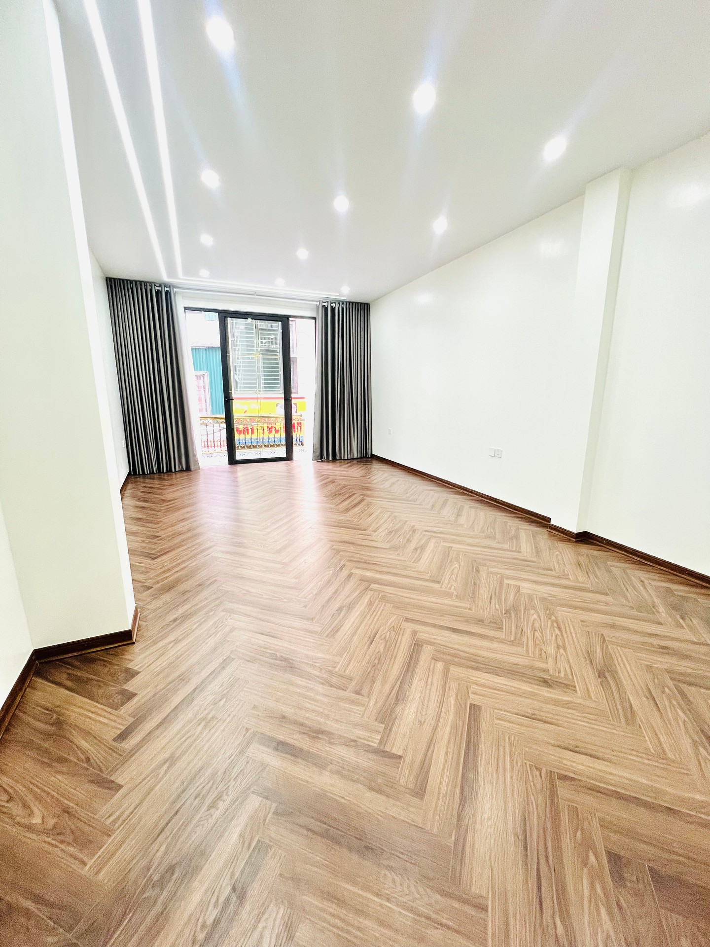 Bán nhà Tân Mai - diện tích 50m2 6 tầng - Đẹp nhất phố Tân Mai - giá 22,5 tỷ
