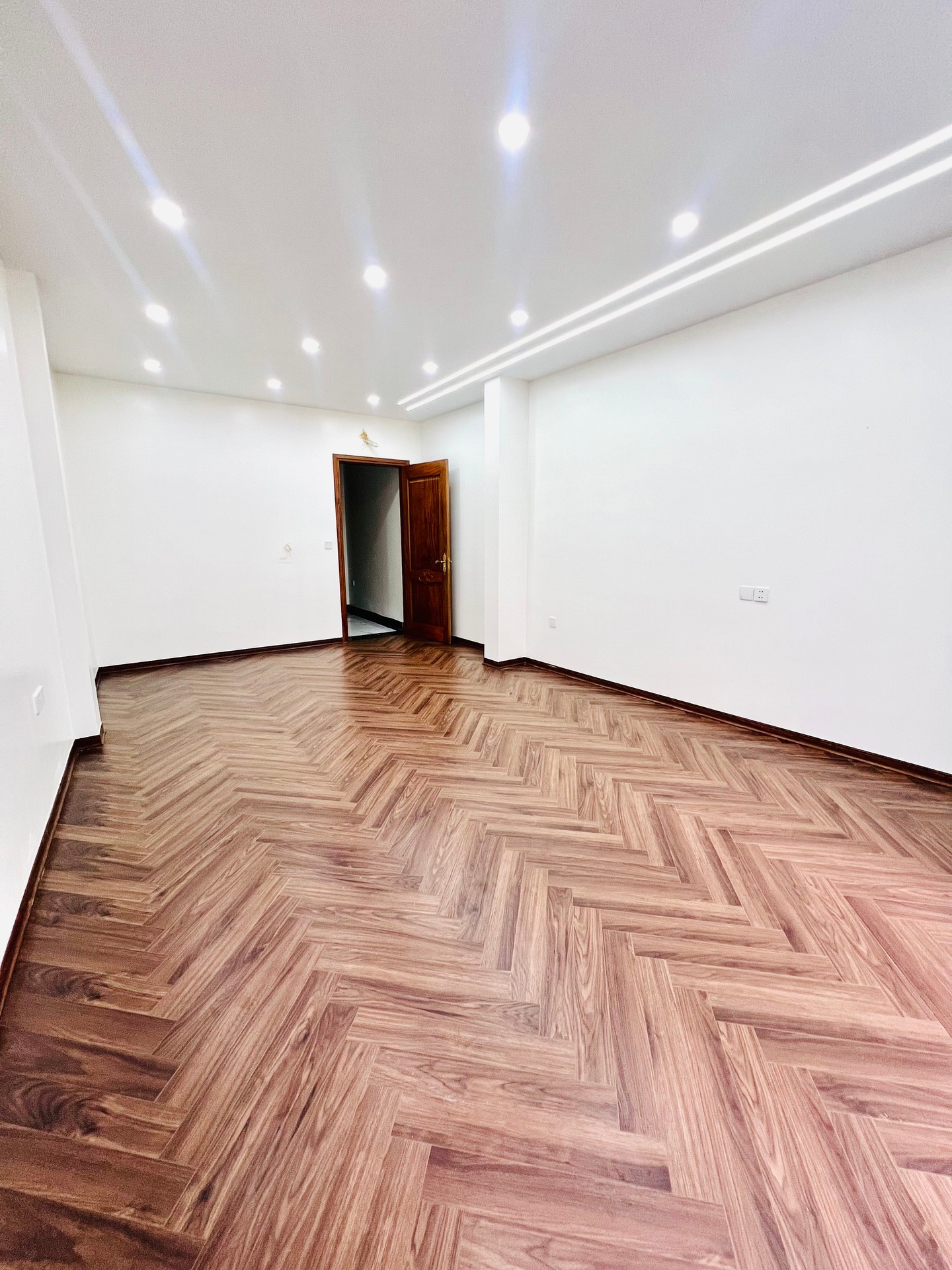 Bán nhà Tân Mai - diện tích 50m2 6 tầng - Đẹp nhất phố Tân Mai - giá 22,5 tỷ